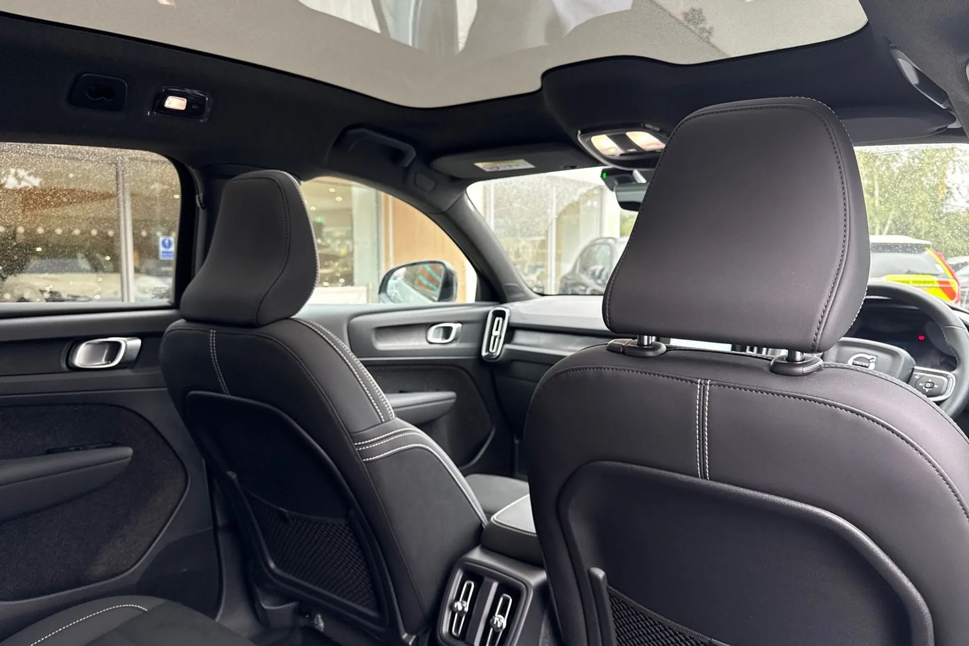 Volvo EC40 thumbnail image number 22