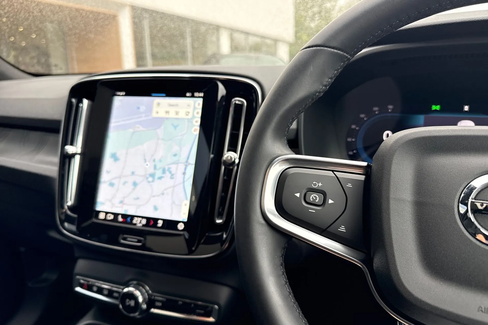 Volvo EC40 thumbnail image number 34