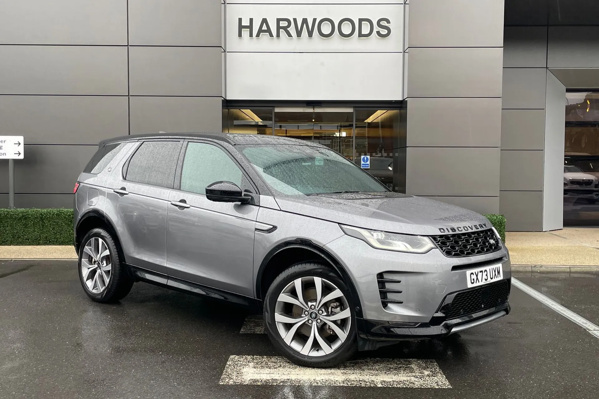 LAND ROVER DISCOVERY SPORT focused image