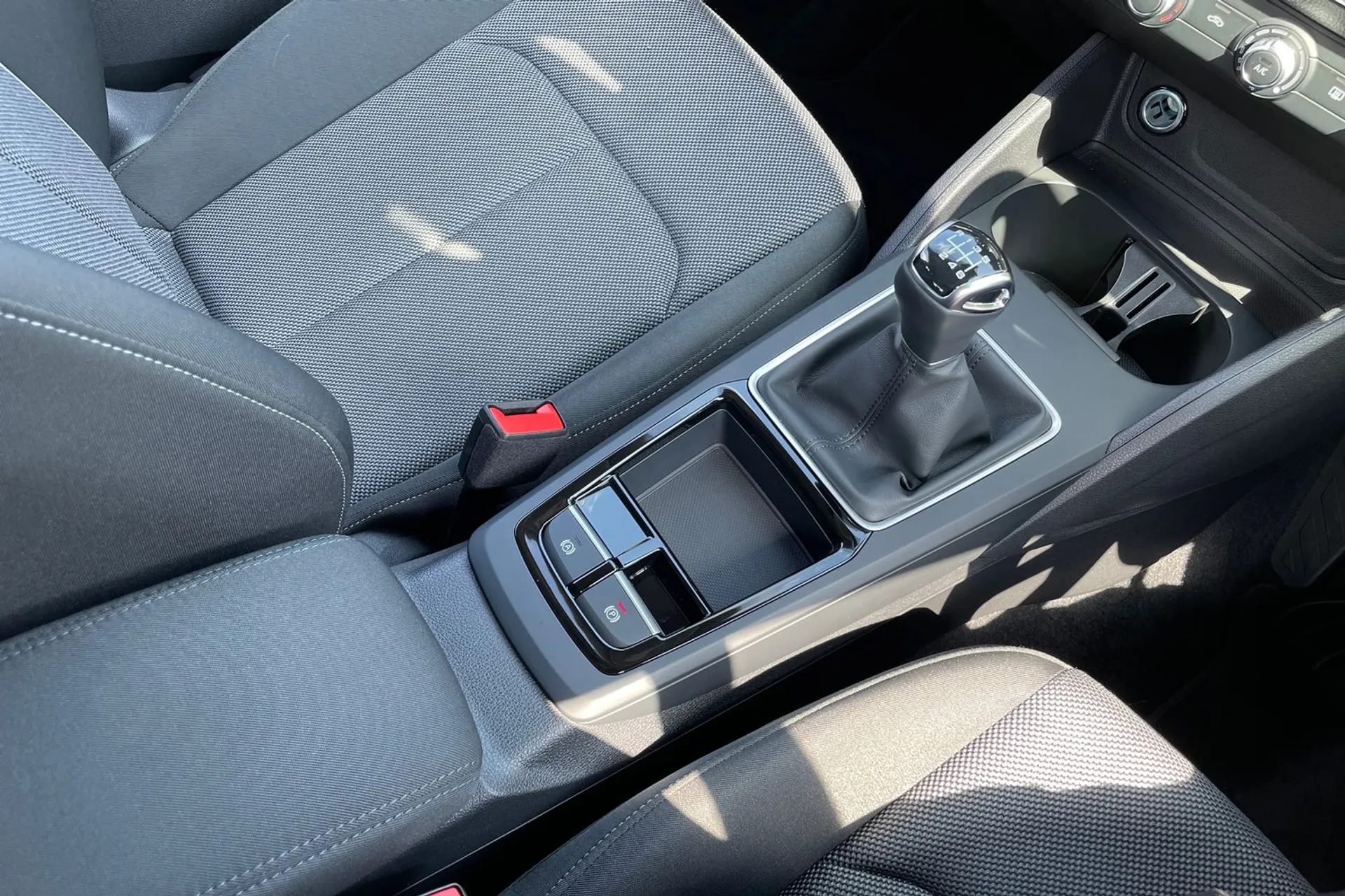Audi Q2 thumbnail image number 31