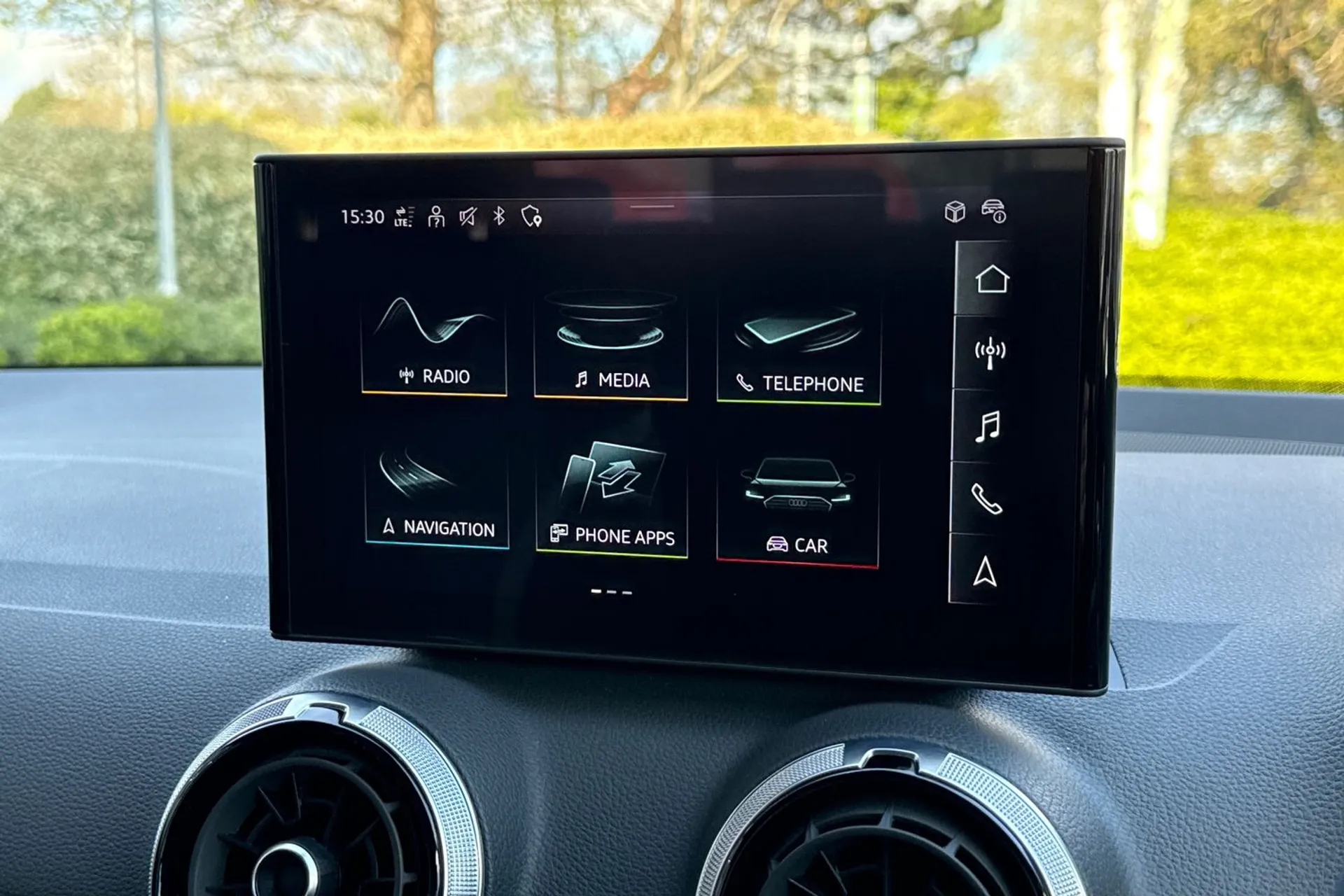 Audi Q2 thumbnail image number 9