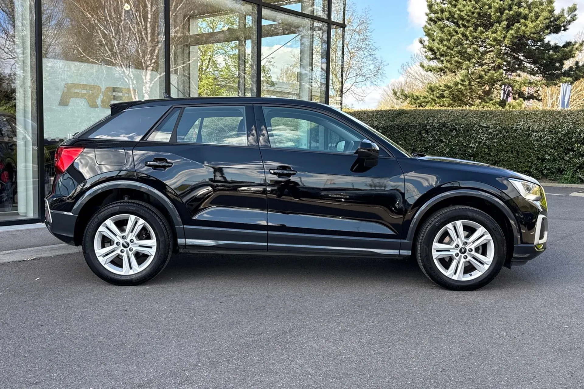 Audi Q2 thumbnail image number 2