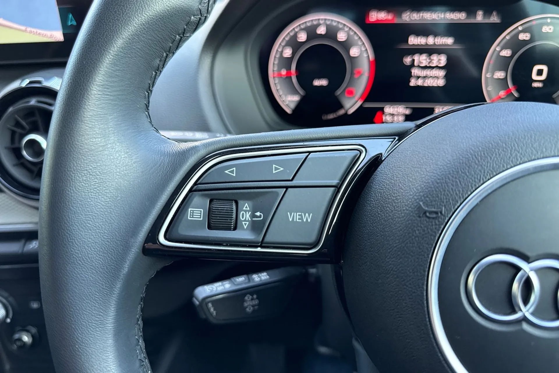 Audi Q2 thumbnail image number 35