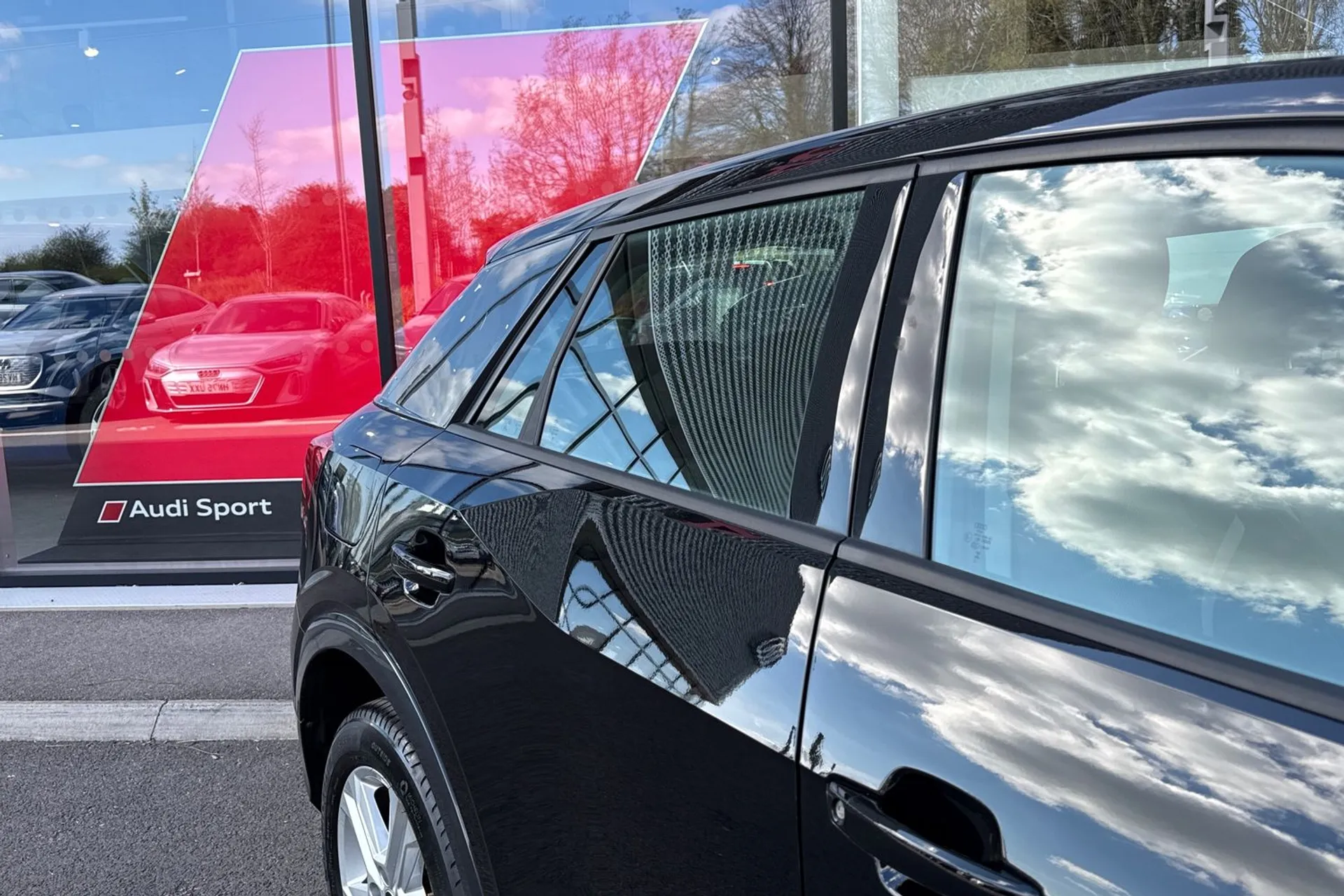 Audi Q2 thumbnail image number 23