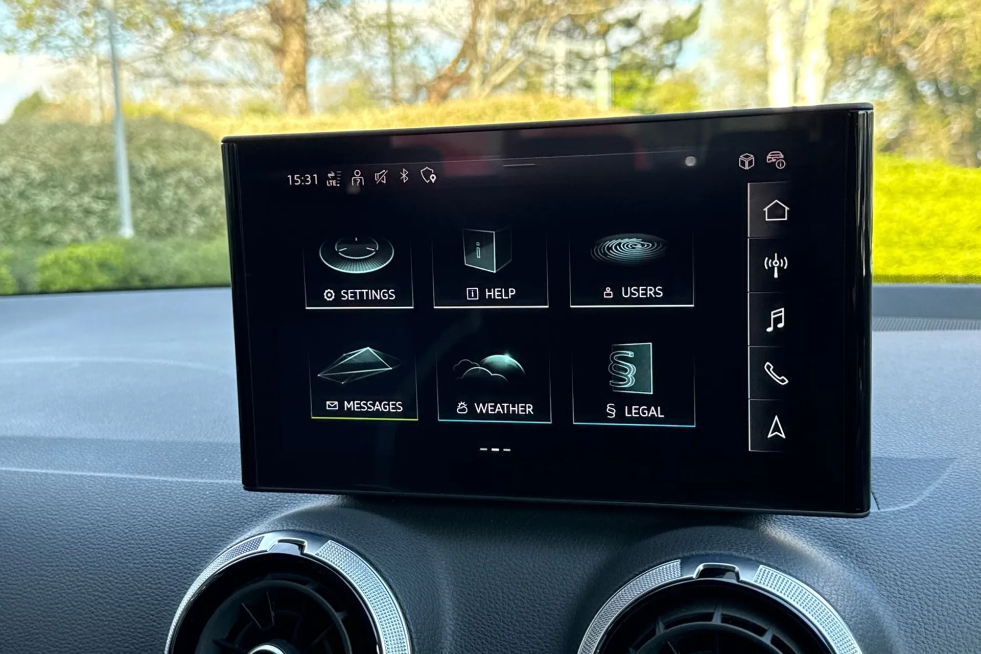 Audi Q2 thumbnail image number 16