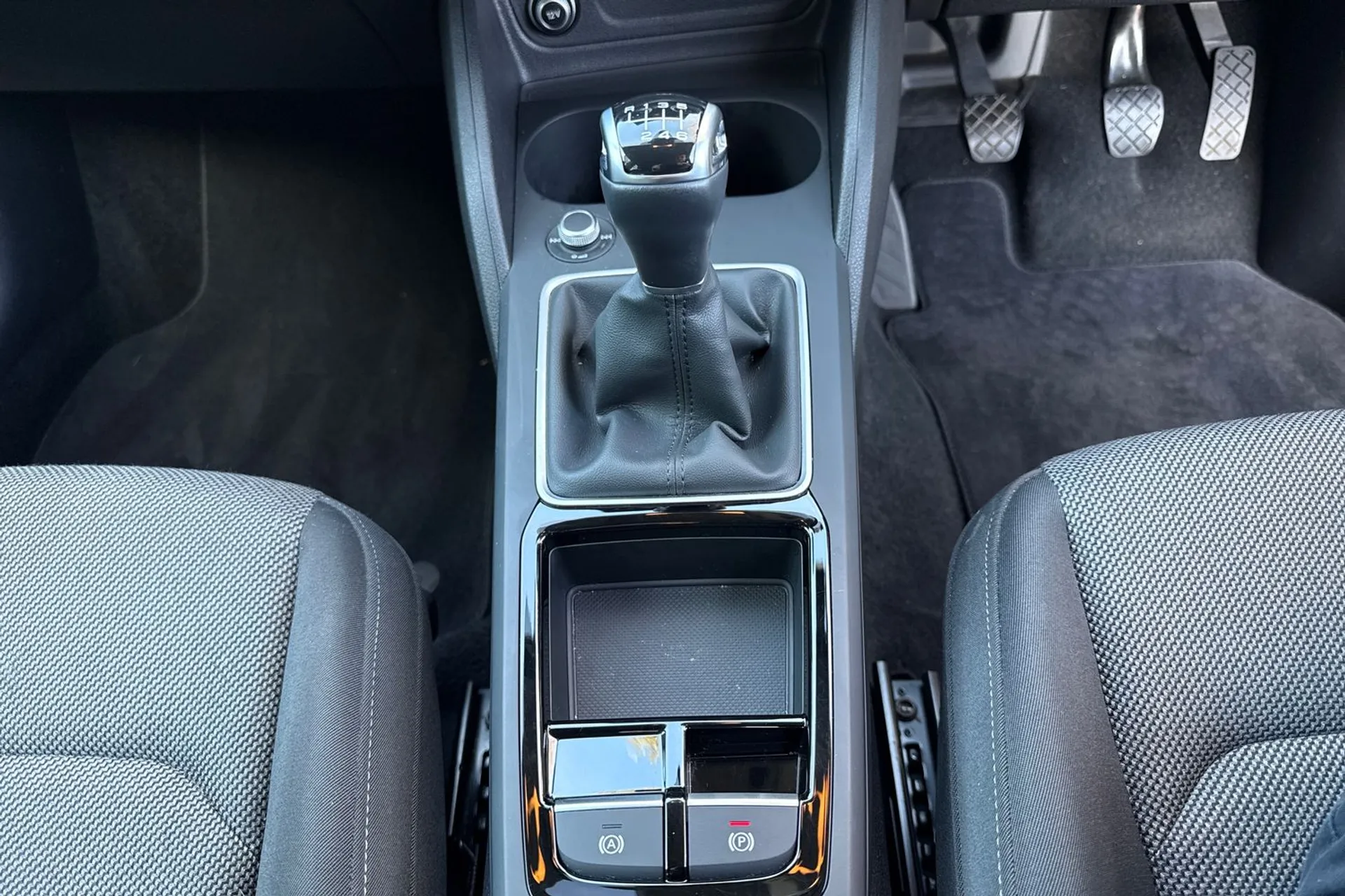 Audi Q2 thumbnail image number 40