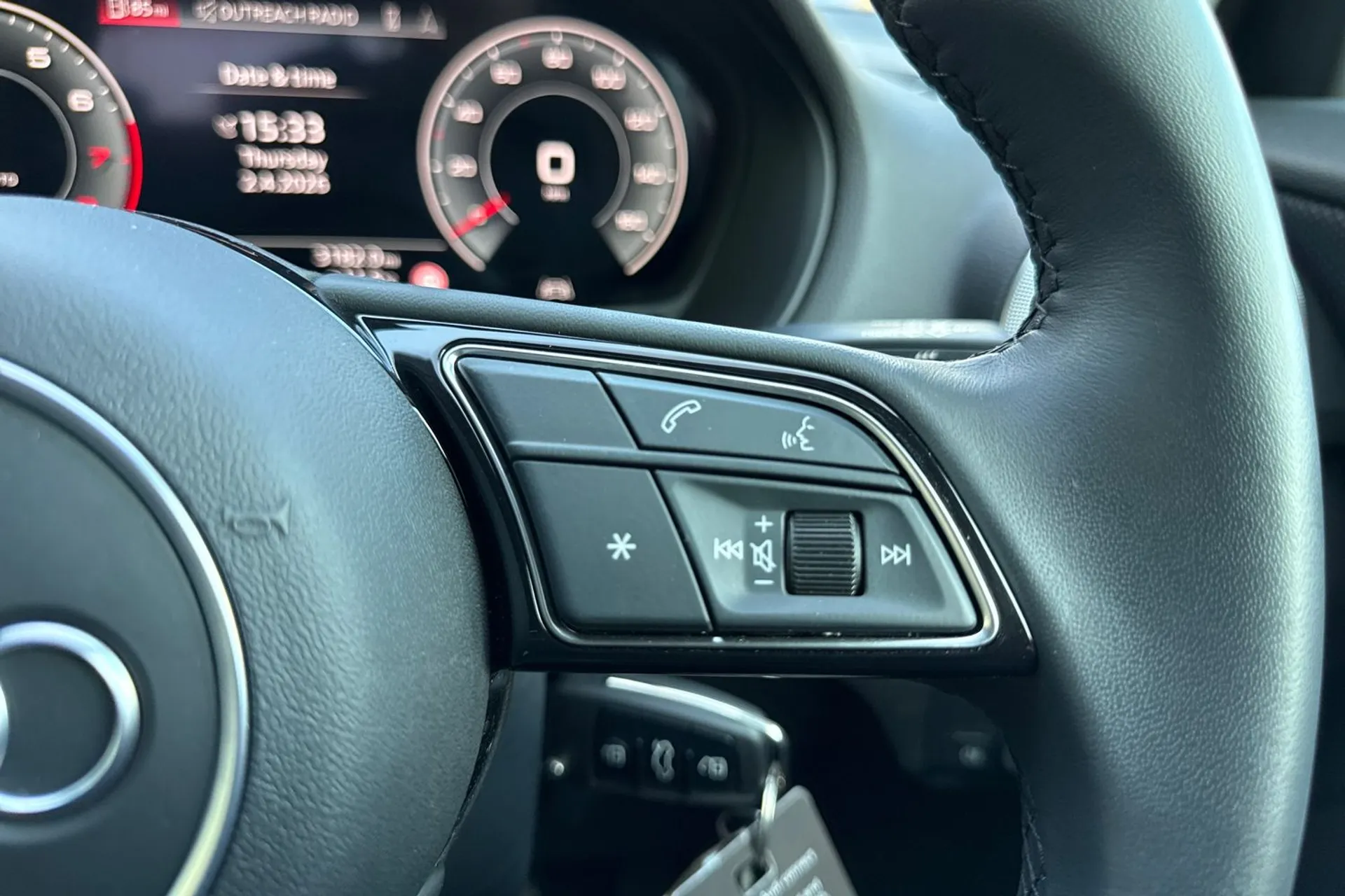 Audi Q2 thumbnail image number 36