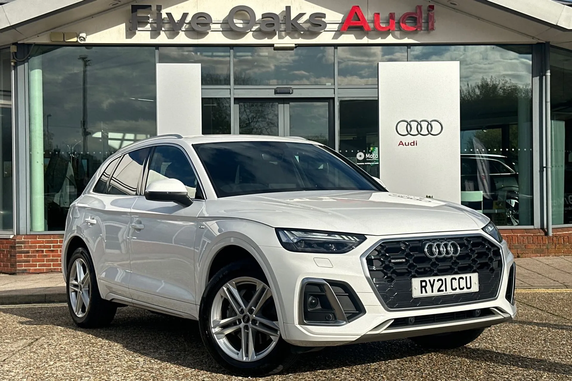 Audi Q5 focused image