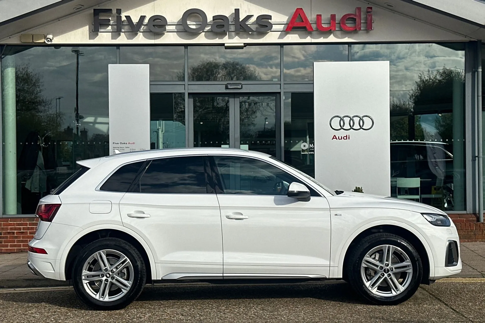 Audi Q5 thumbnail image number 2