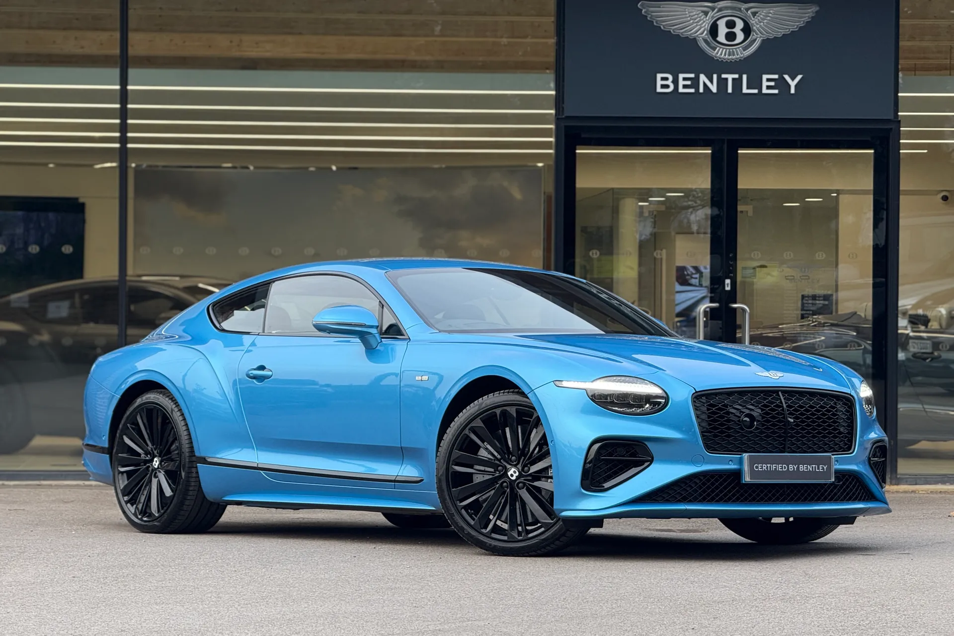 Bentley CONTINENTAL focused image
