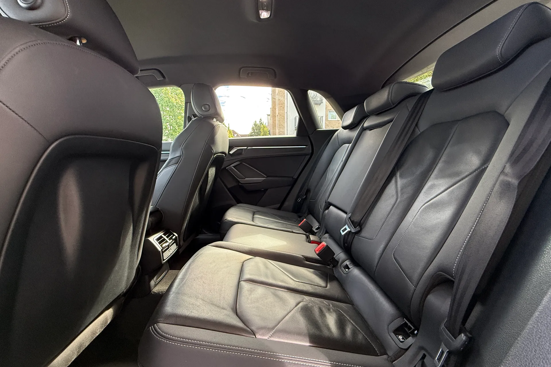 Audi Q3 thumbnail image number 60