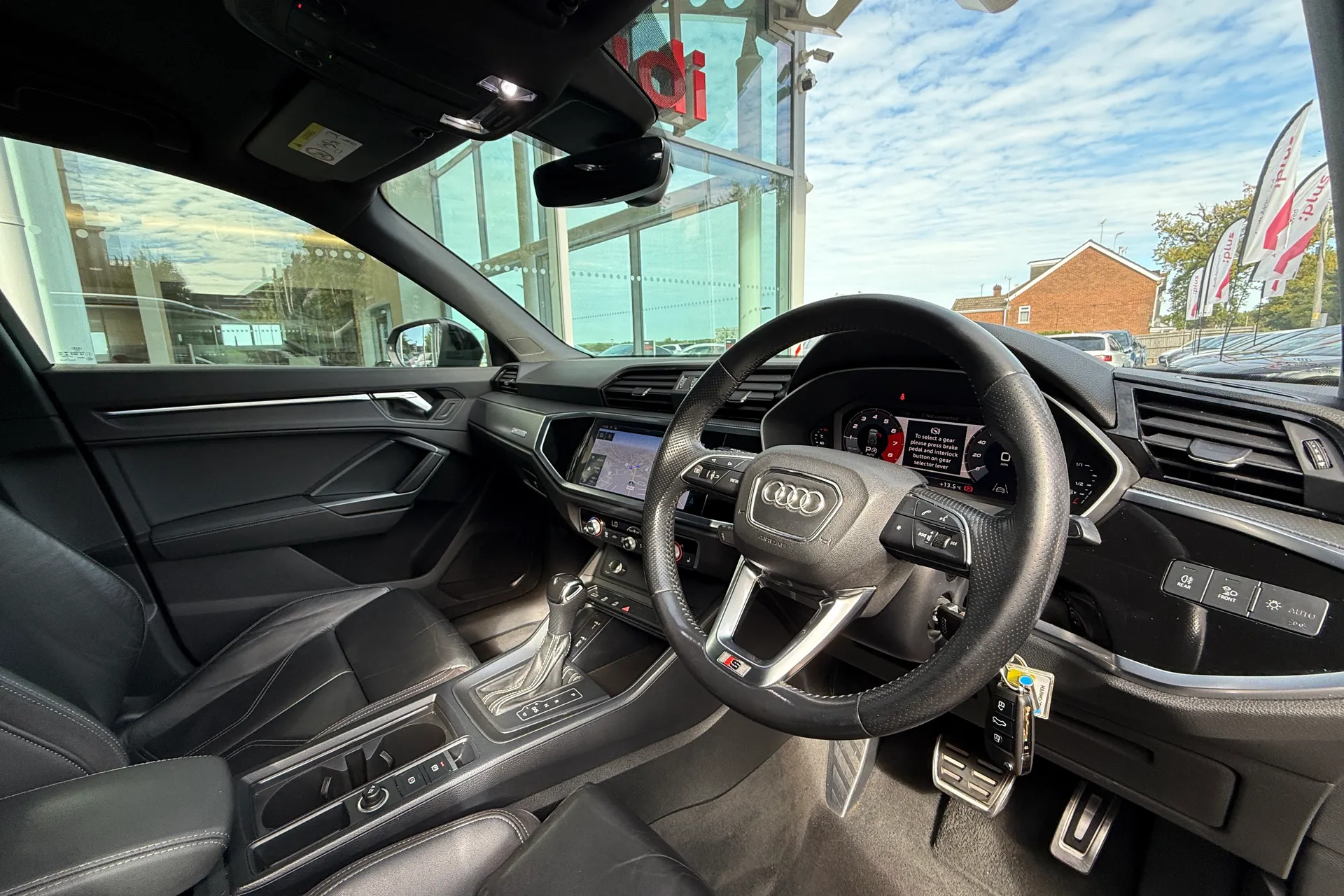 Audi Q3 thumbnail image number 8