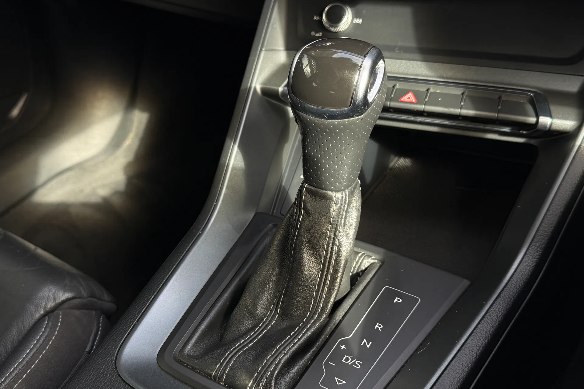 Audi Q3 thumbnail image number 18