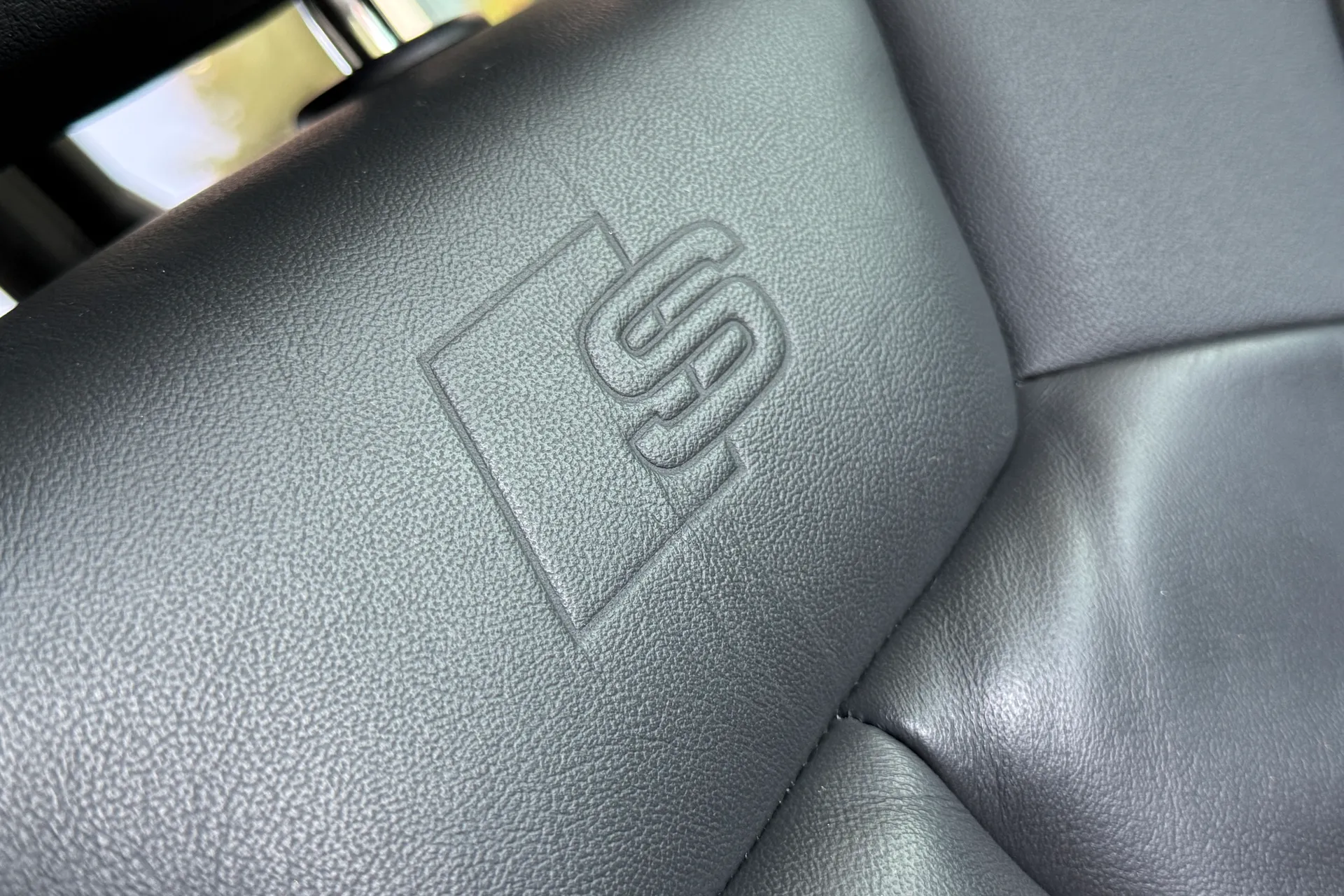 Audi Q3 thumbnail image number 24