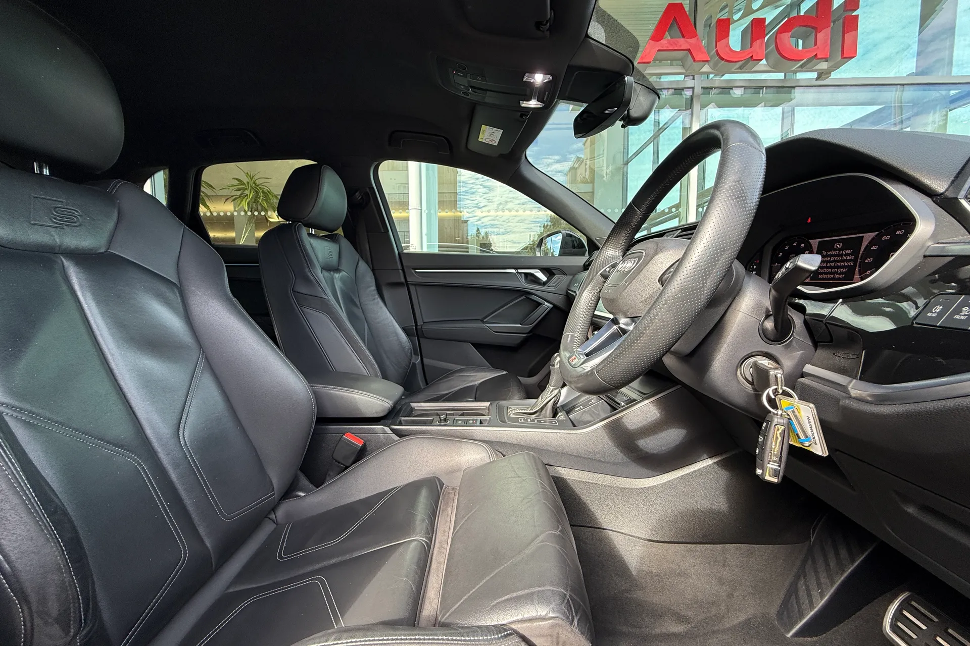 Audi Q3 thumbnail image number 32