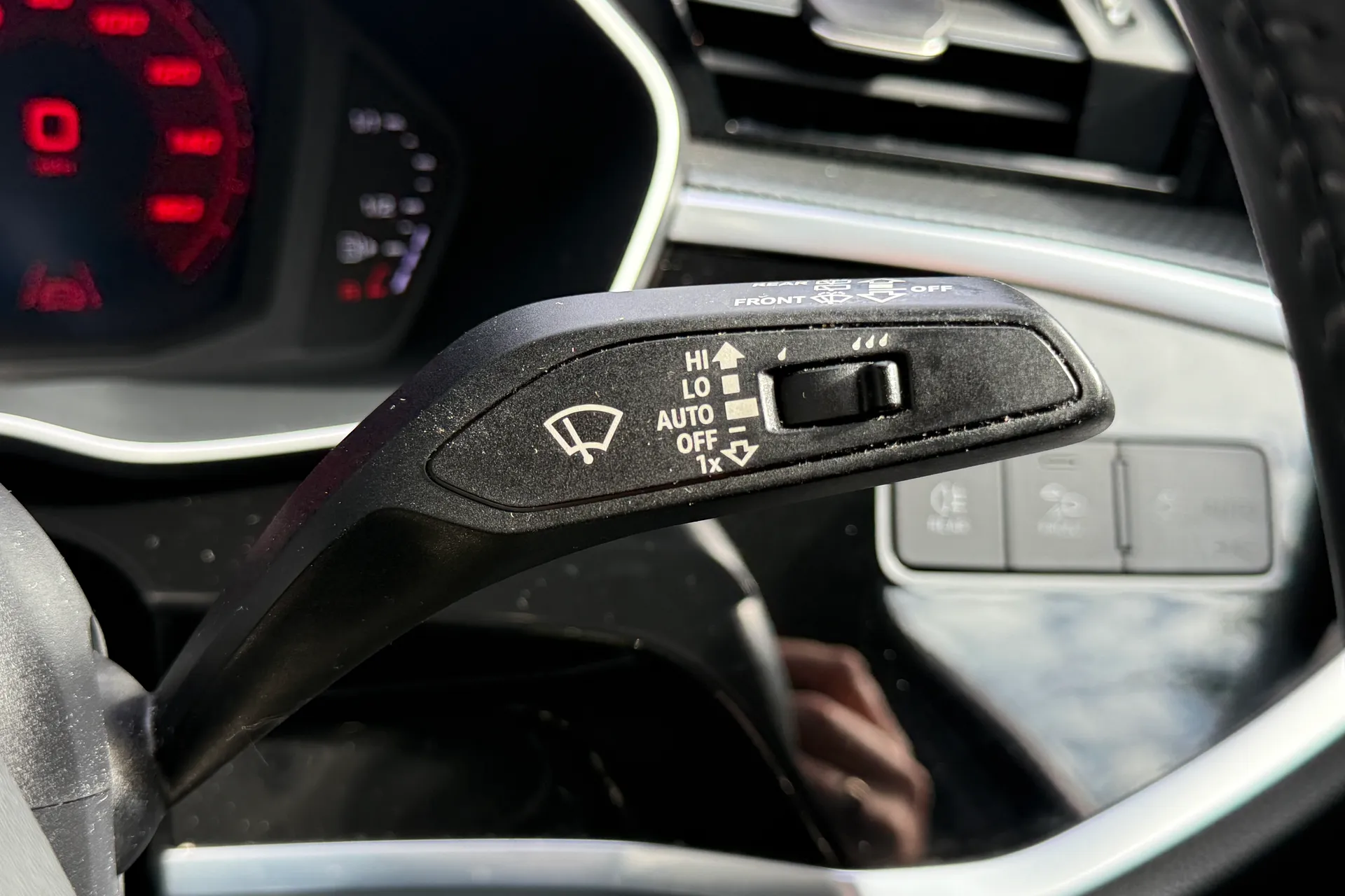 Audi Q3 thumbnail image number 30