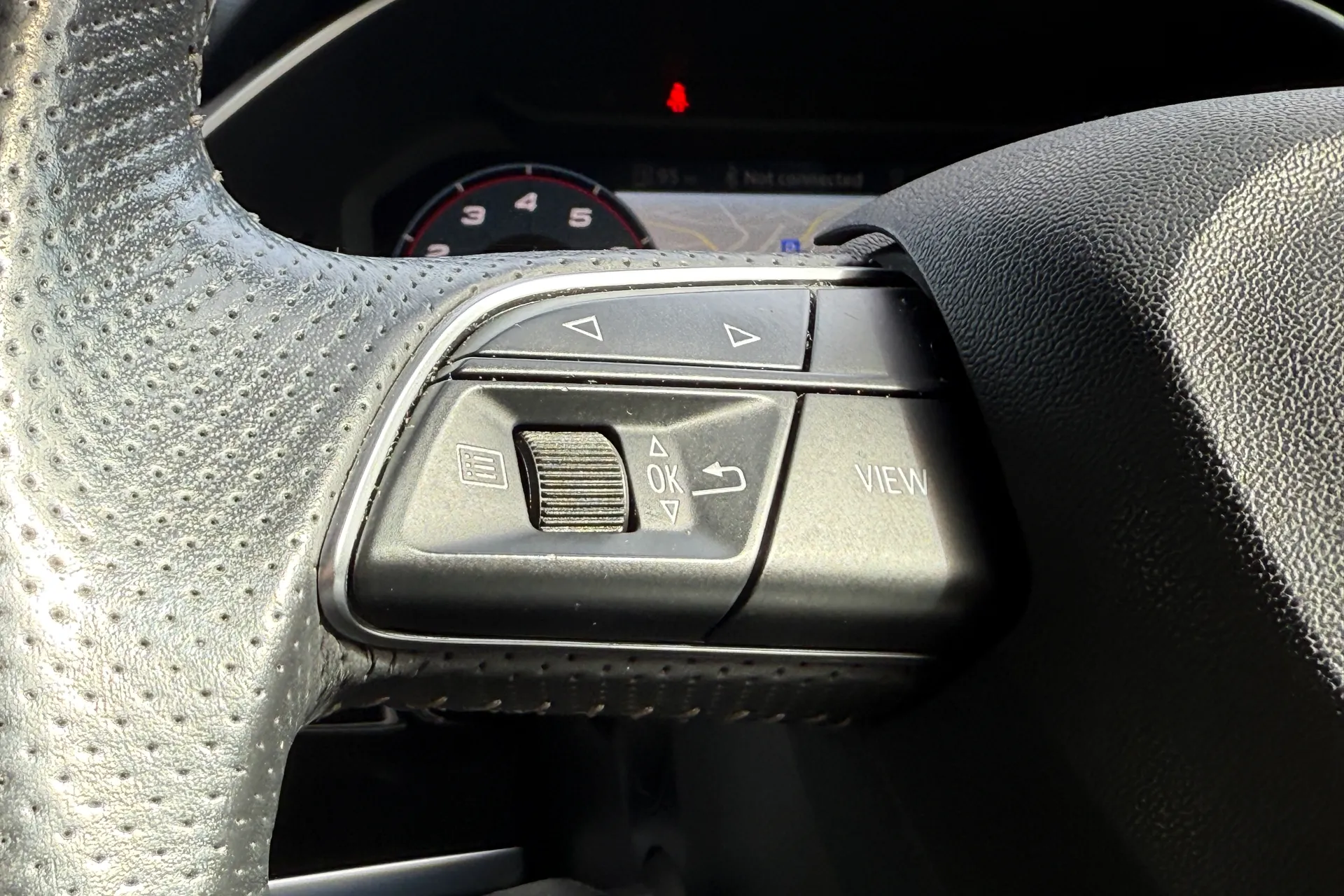 Audi Q3 thumbnail image number 26