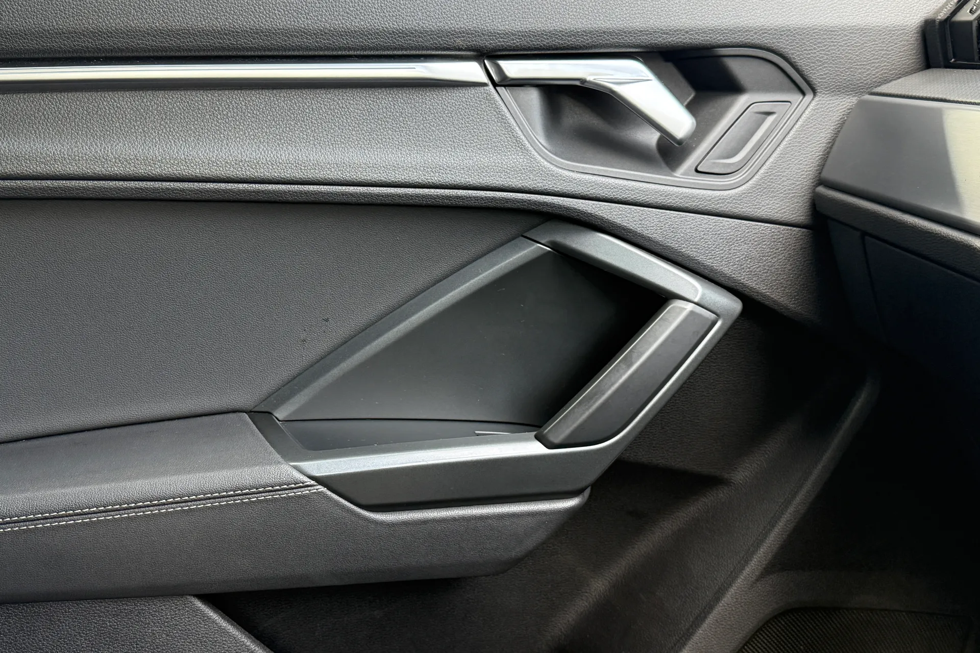 Audi Q3 thumbnail image number 23