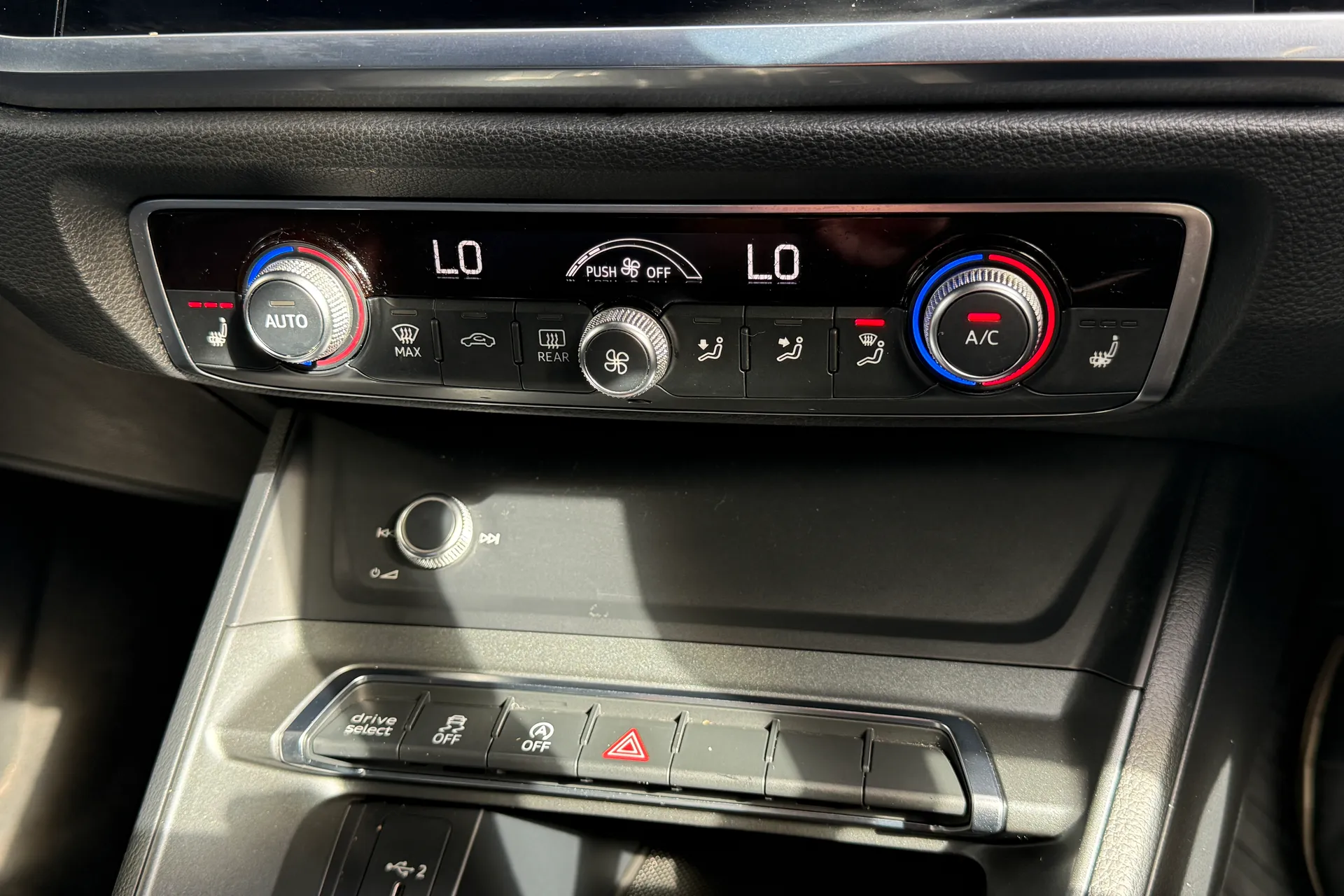 Audi Q3 thumbnail image number 13