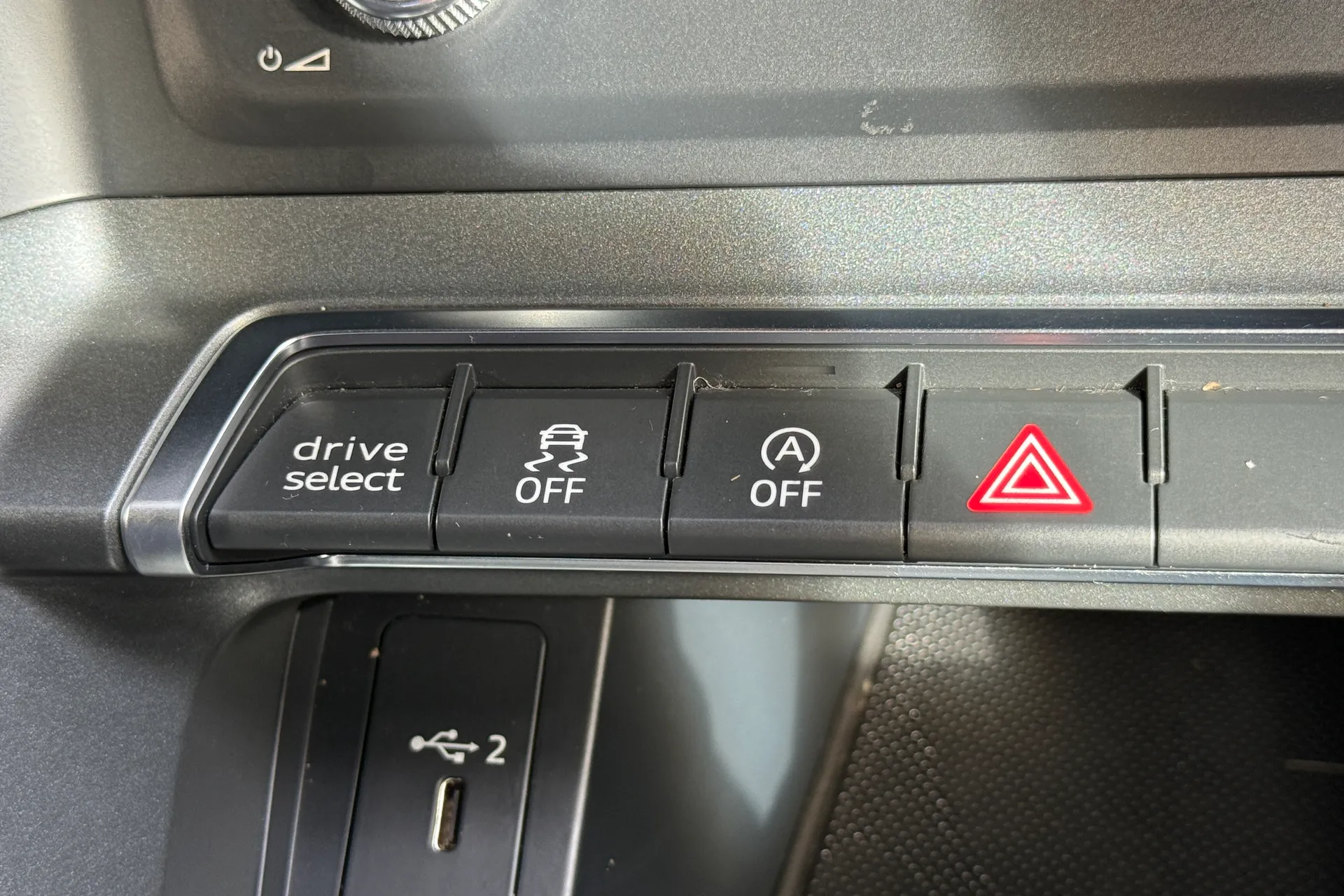 Audi Q3 thumbnail image number 16