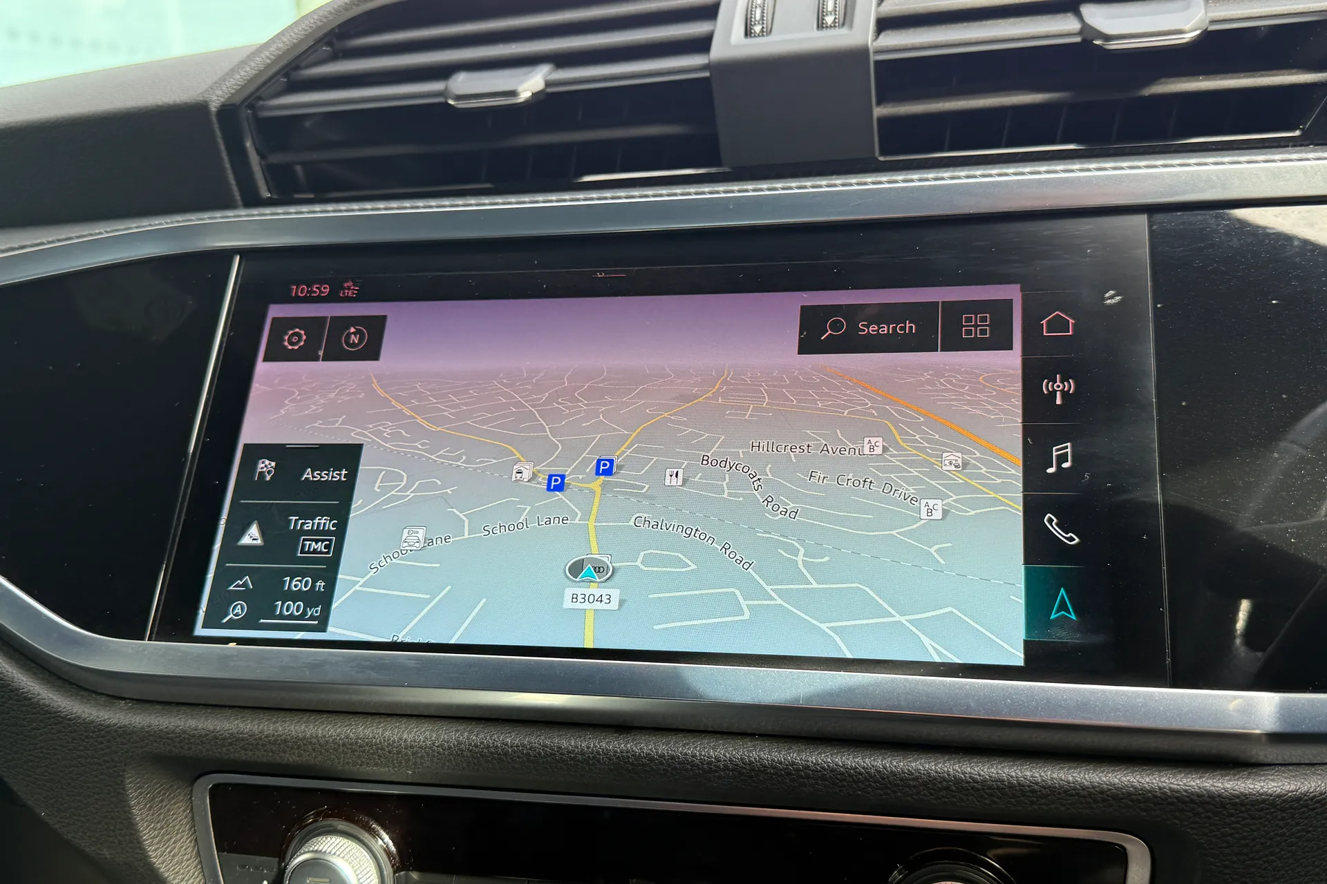 Audi Q3 thumbnail image number 11