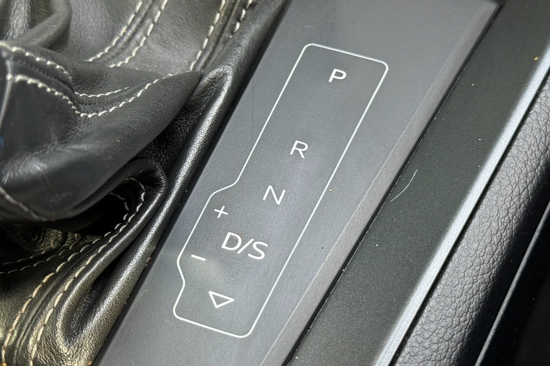 Audi Q3 thumbnail image number 15