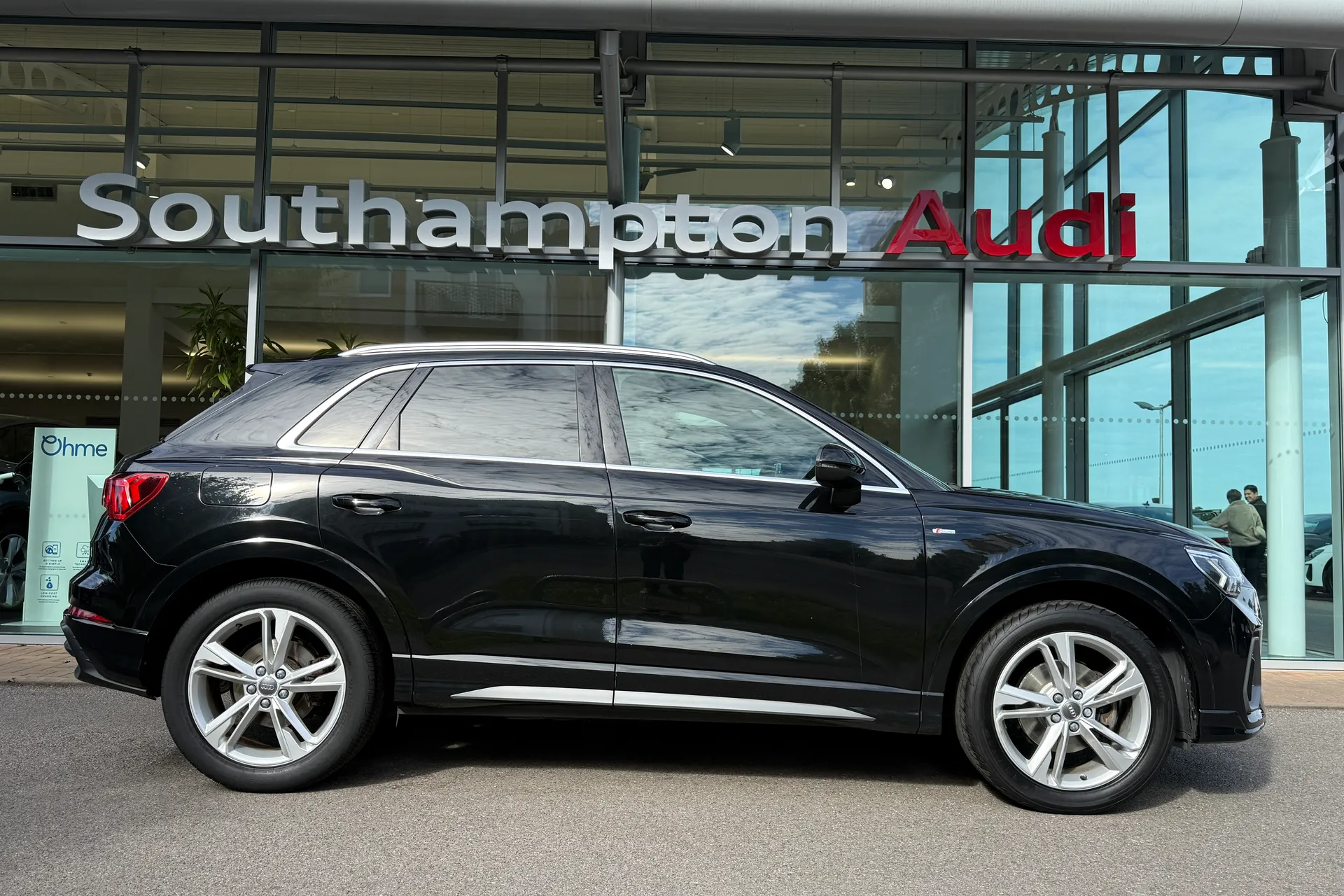Audi Q3 thumbnail image number 2