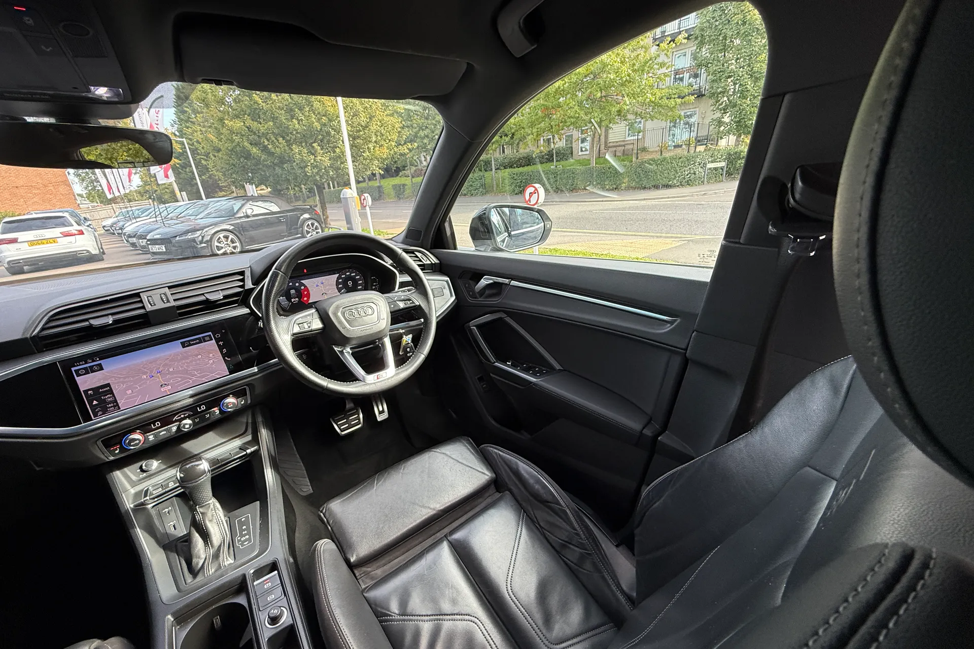 Audi Q3 thumbnail image number 38