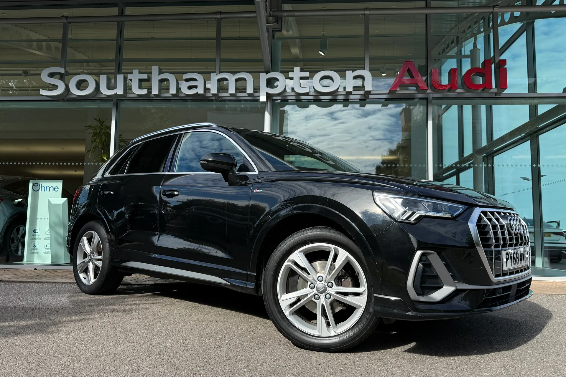 Audi Q3 focused image