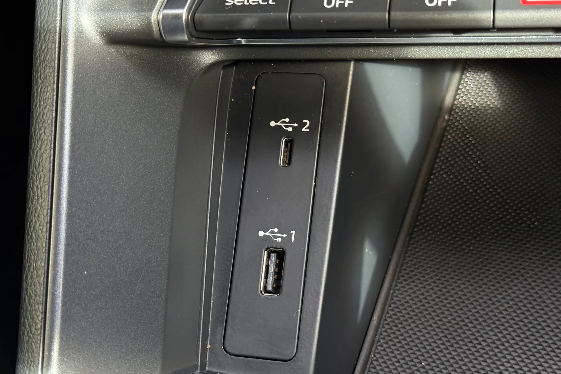 Audi Q3 thumbnail image number 17