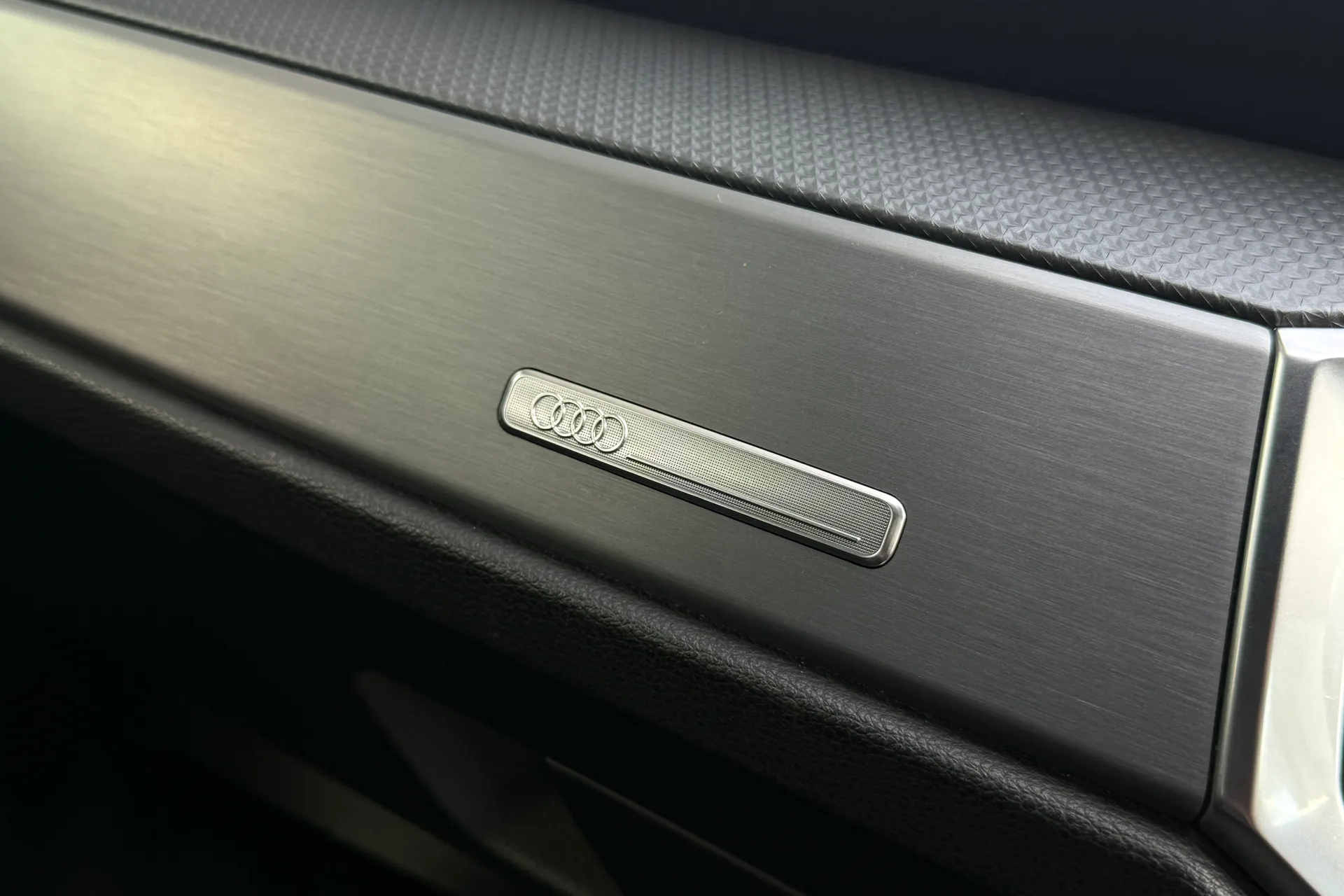 Audi Q3 thumbnail image number 22