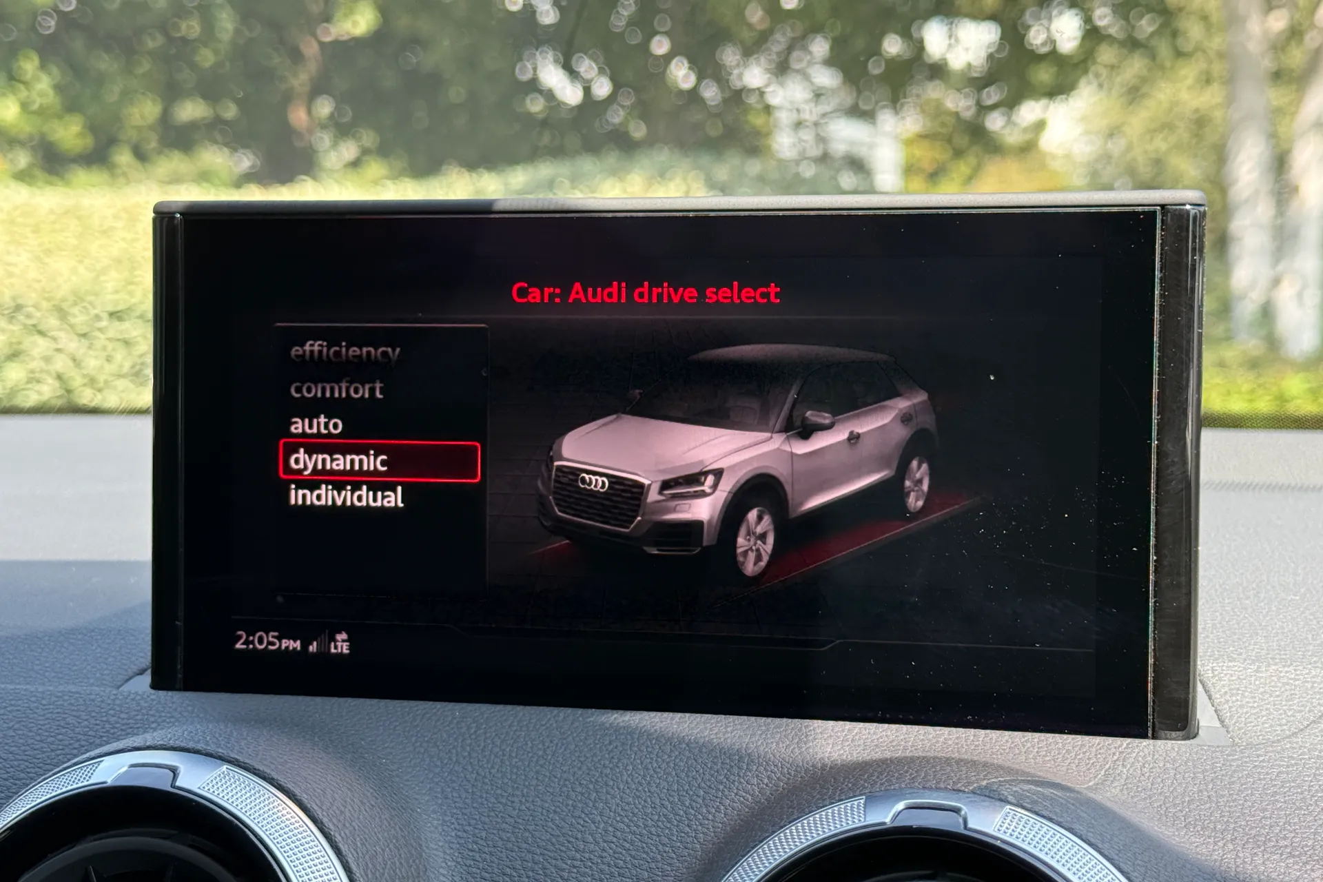 Audi Q2 thumbnail image number 19