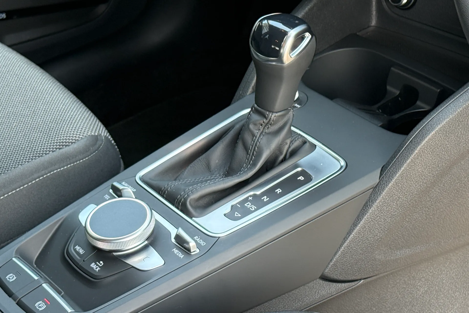 Audi Q2 thumbnail image number 15