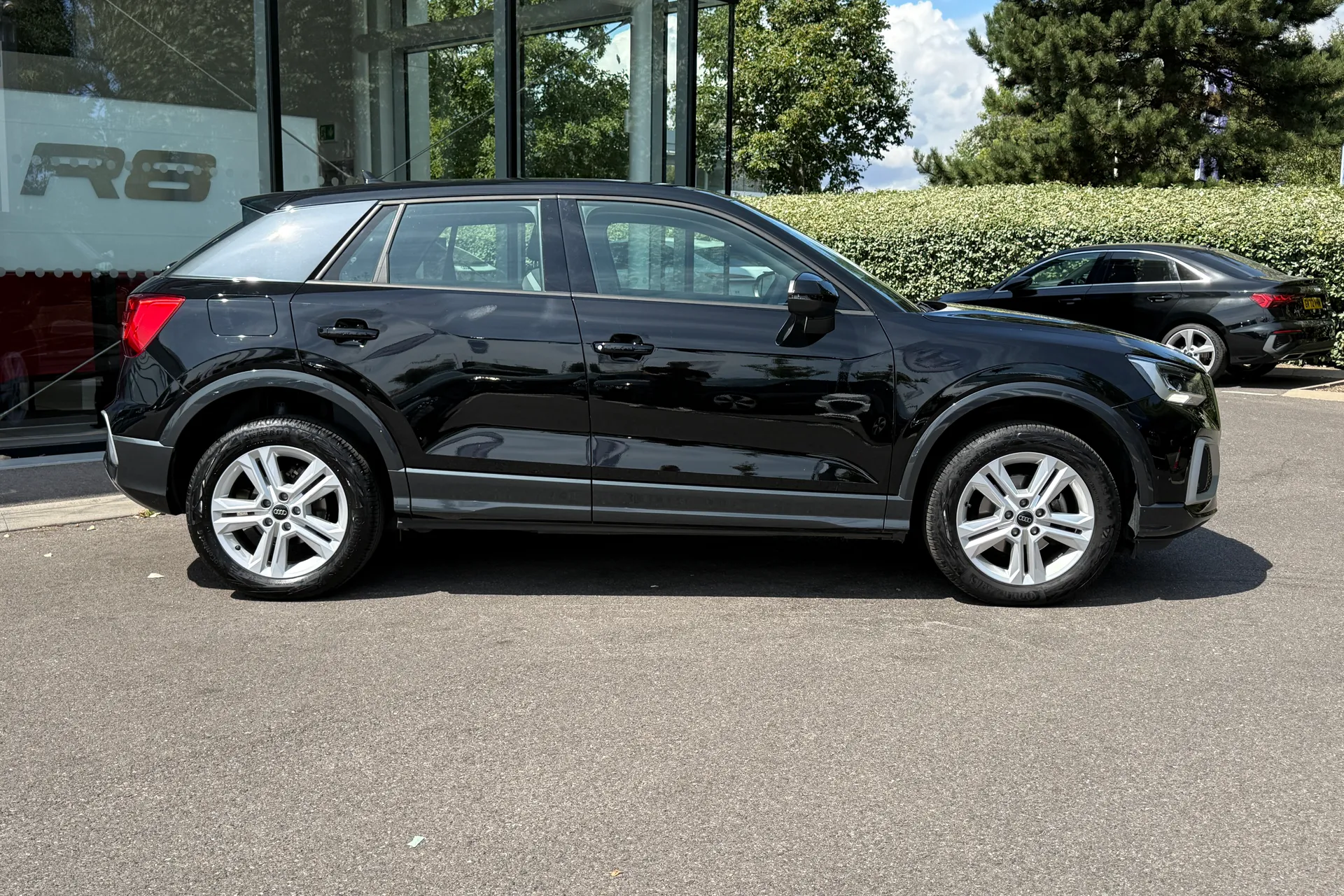 Audi Q2 thumbnail image number 2