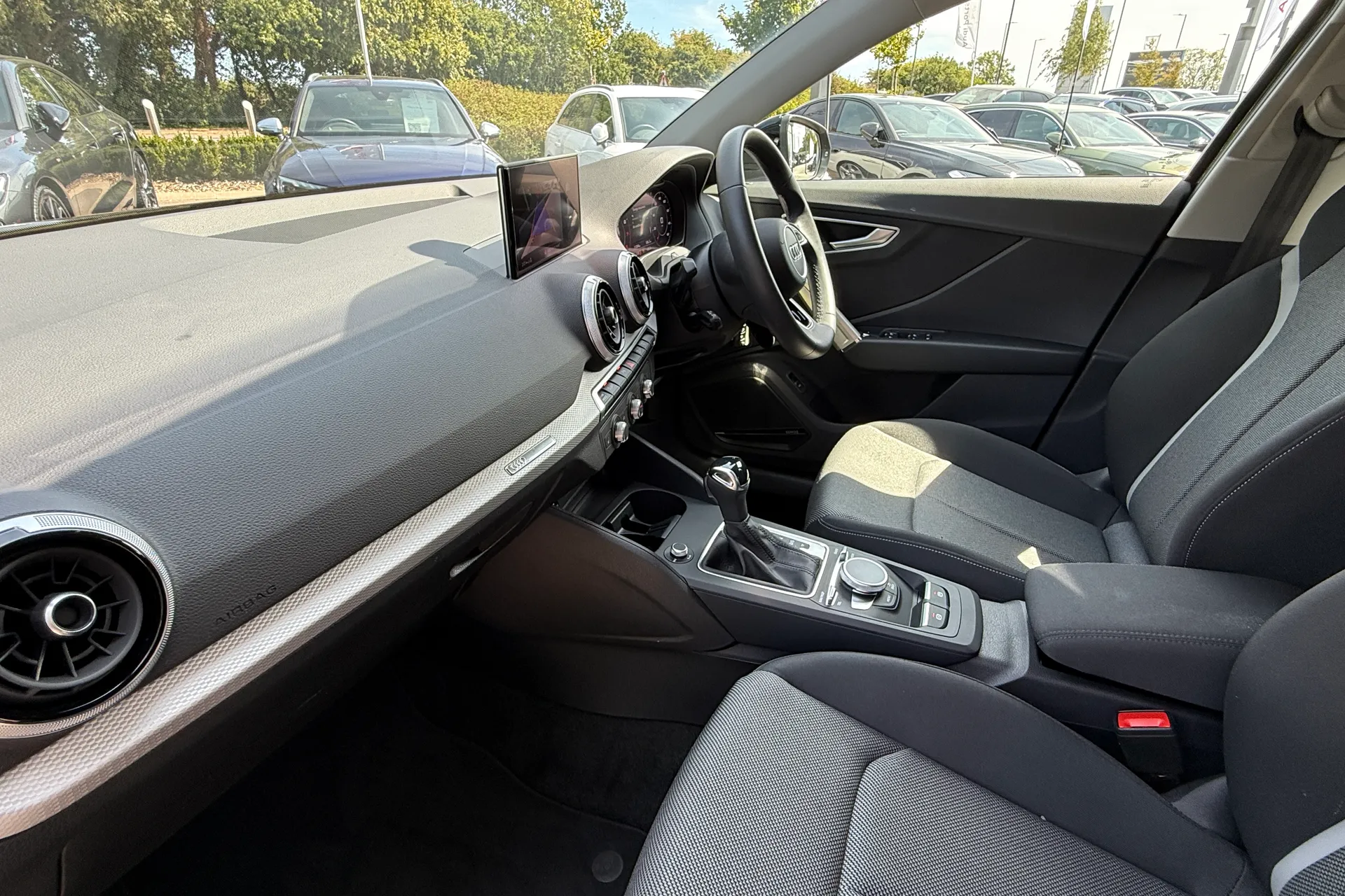 Audi Q2 thumbnail image number 21
