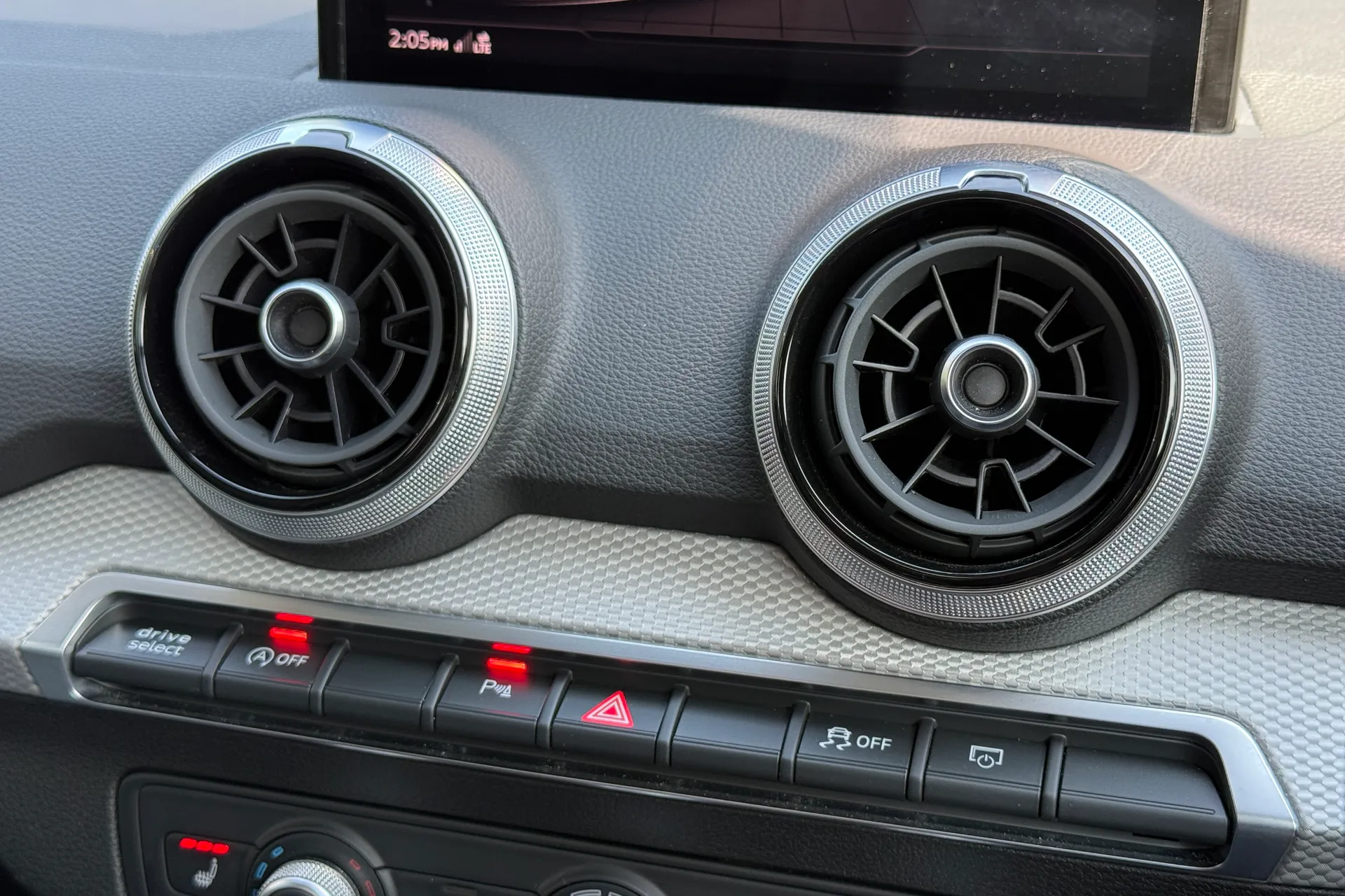 Audi Q2 thumbnail image number 46