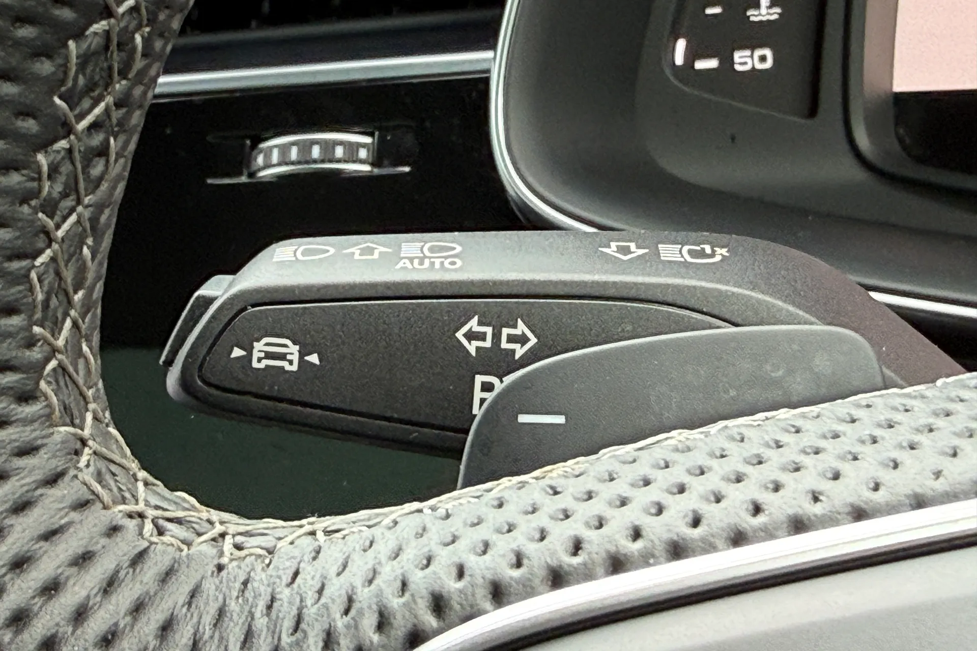 Audi Q8 thumbnail image number 23