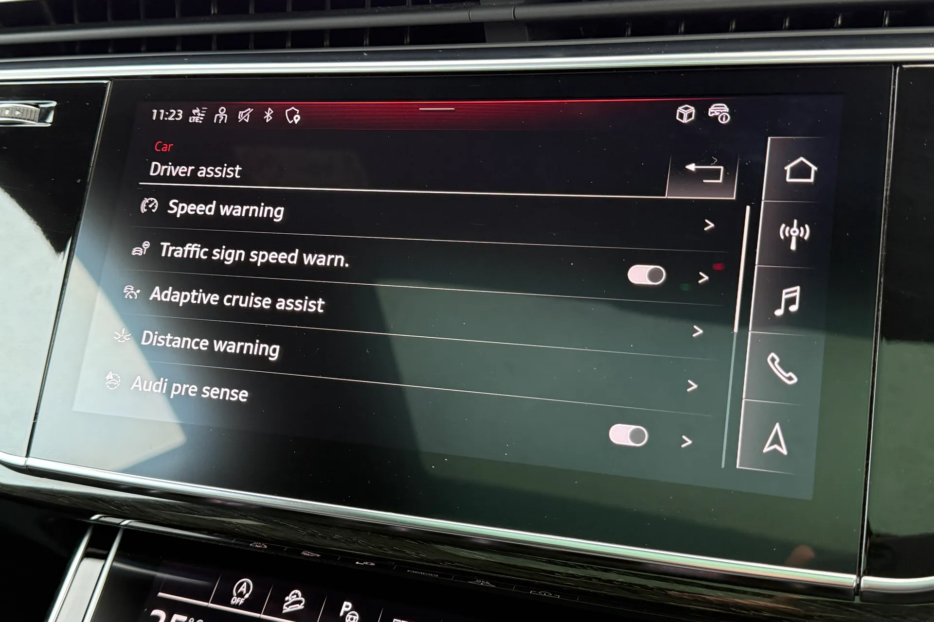 Audi Q8 thumbnail image number 13