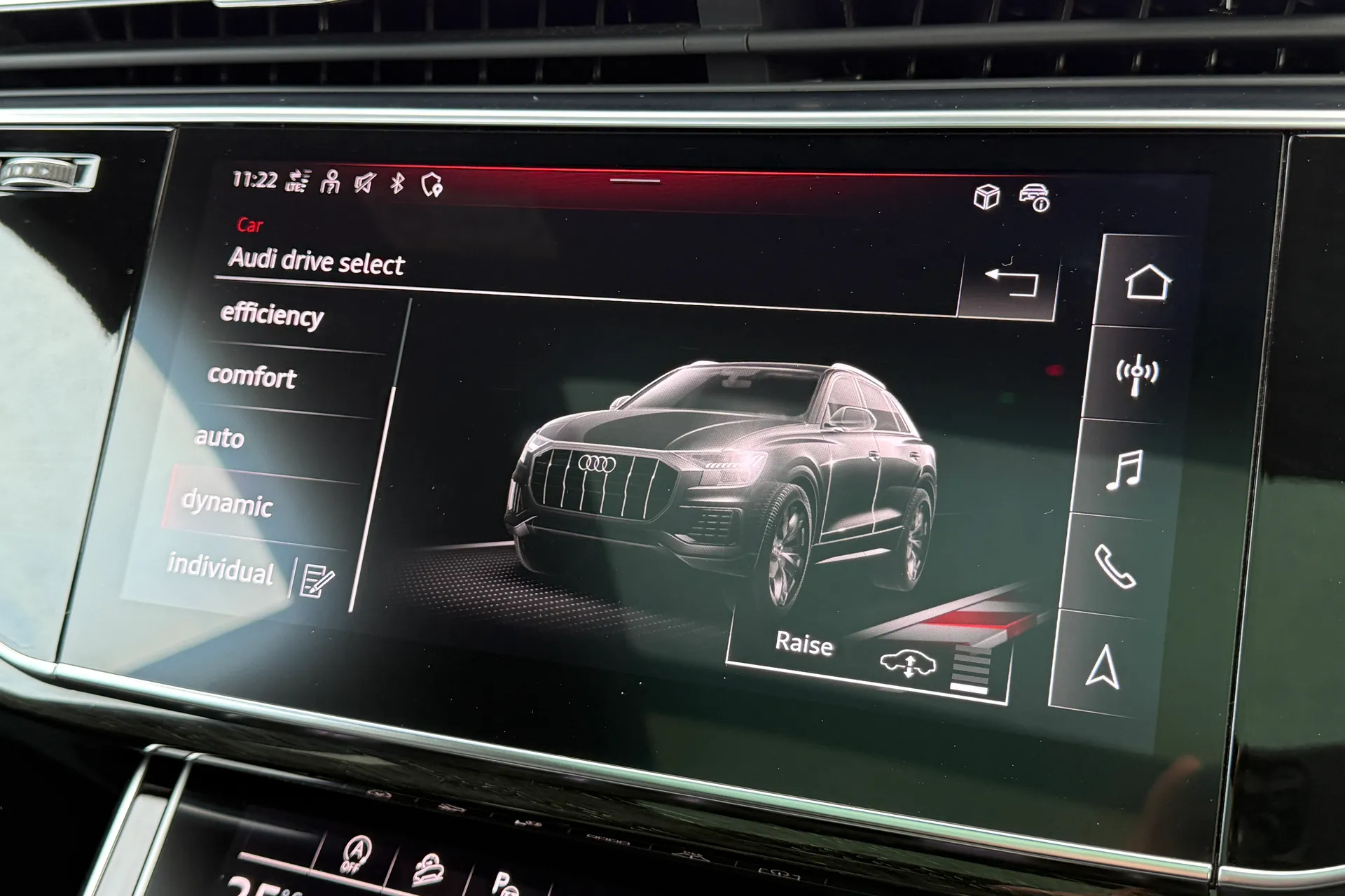 Audi Q8 thumbnail image number 12