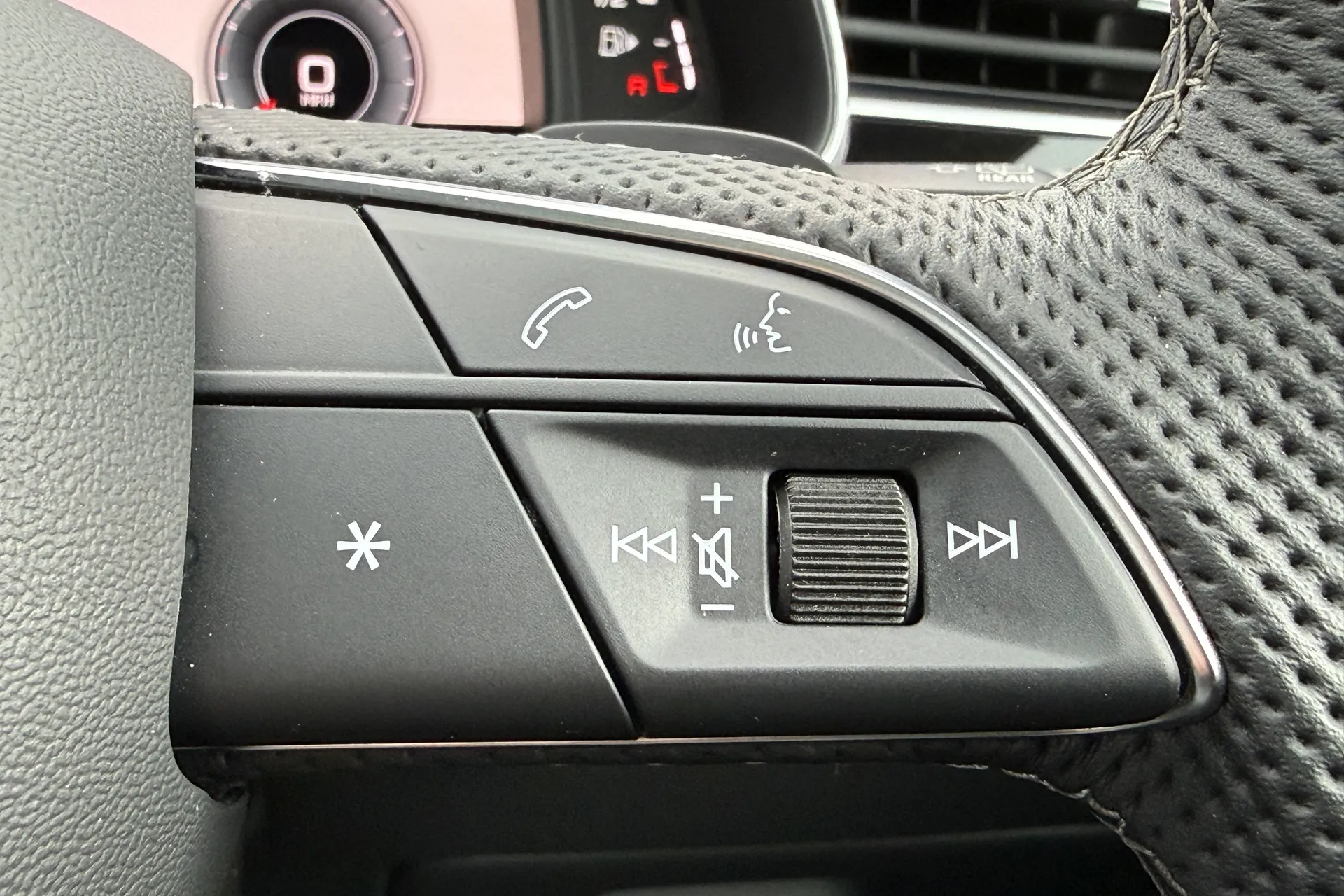 Audi Q8 thumbnail image number 27