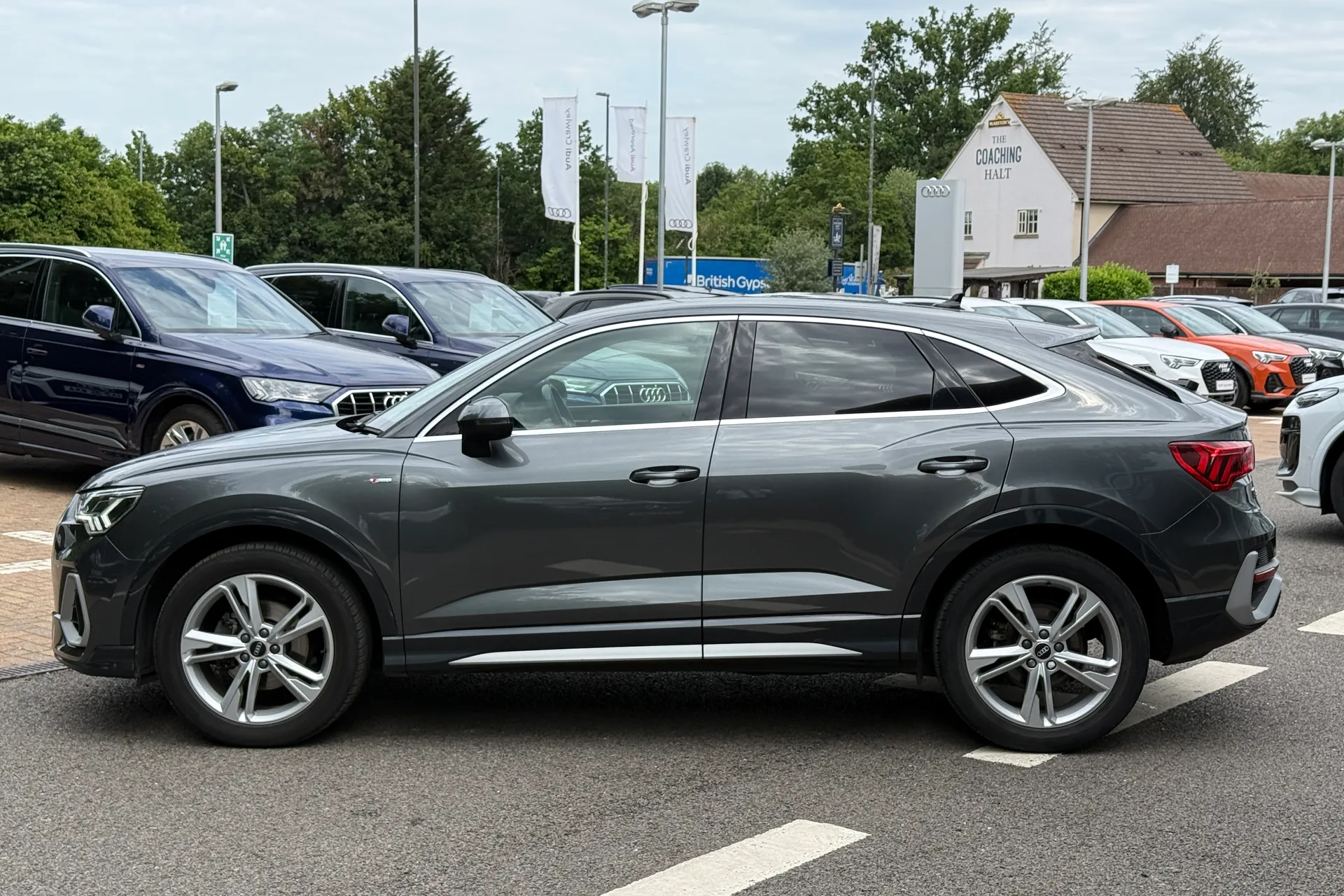 Audi Q3 thumbnail image number 49