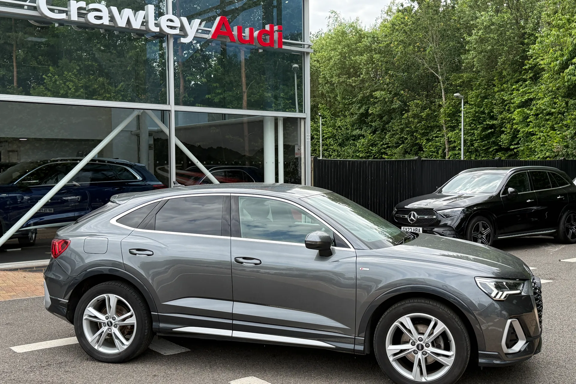 Audi Q3 thumbnail image number 2
