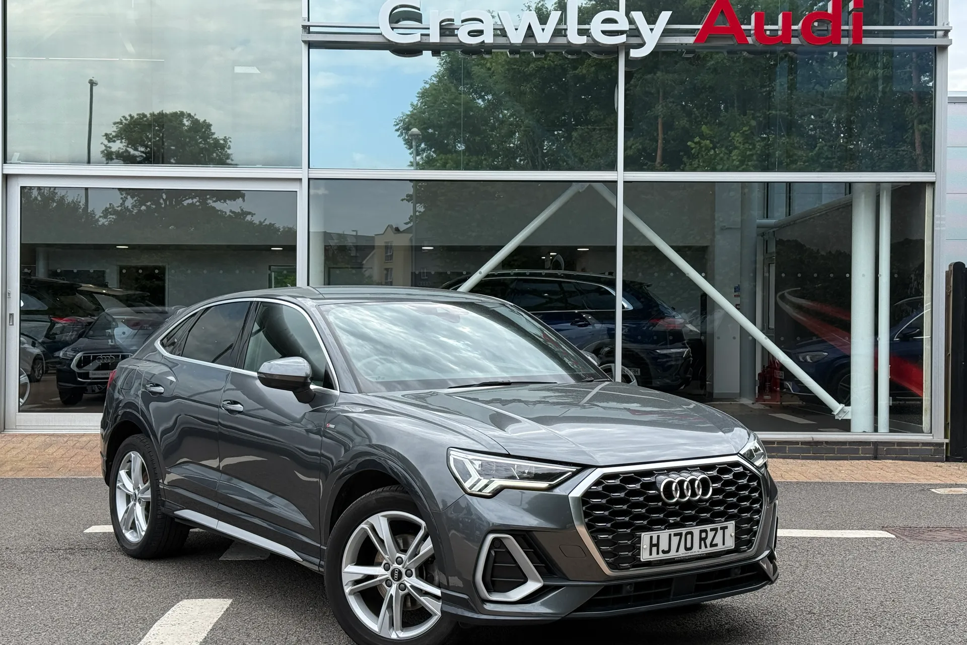 Audi Q3 focused image
