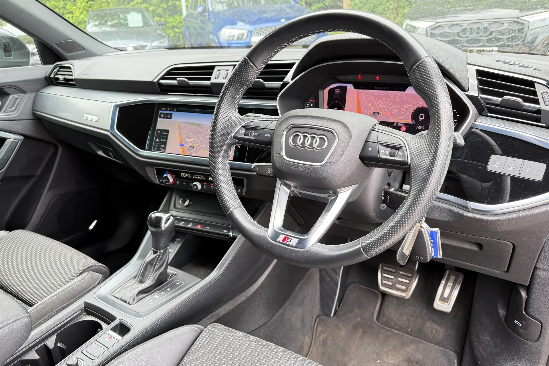 Audi Q3 thumbnail image number 30