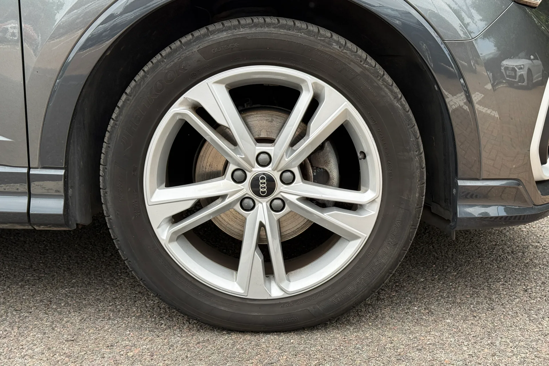 Audi Q3 thumbnail image number 33