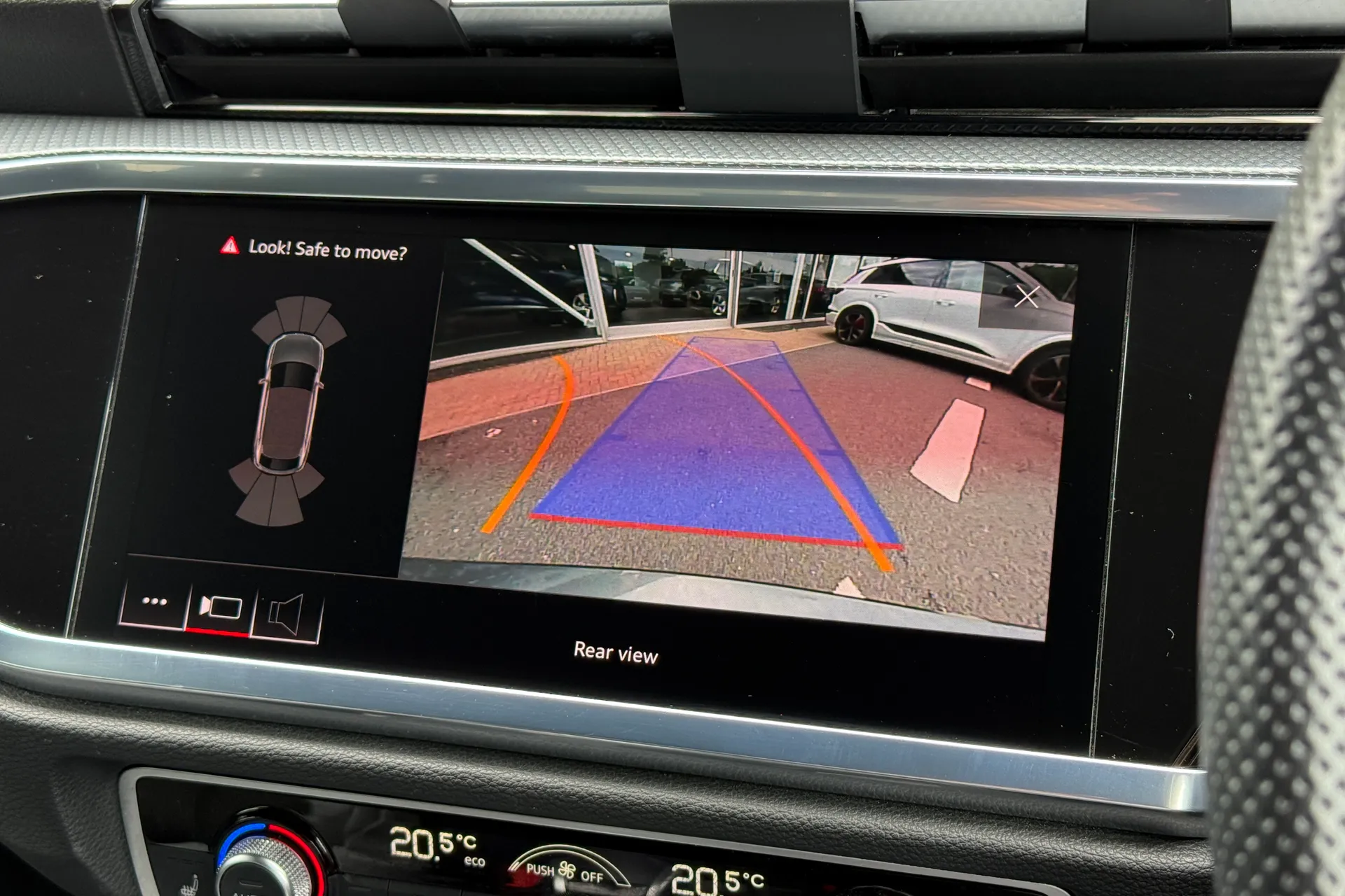 Audi Q3 thumbnail image number 4