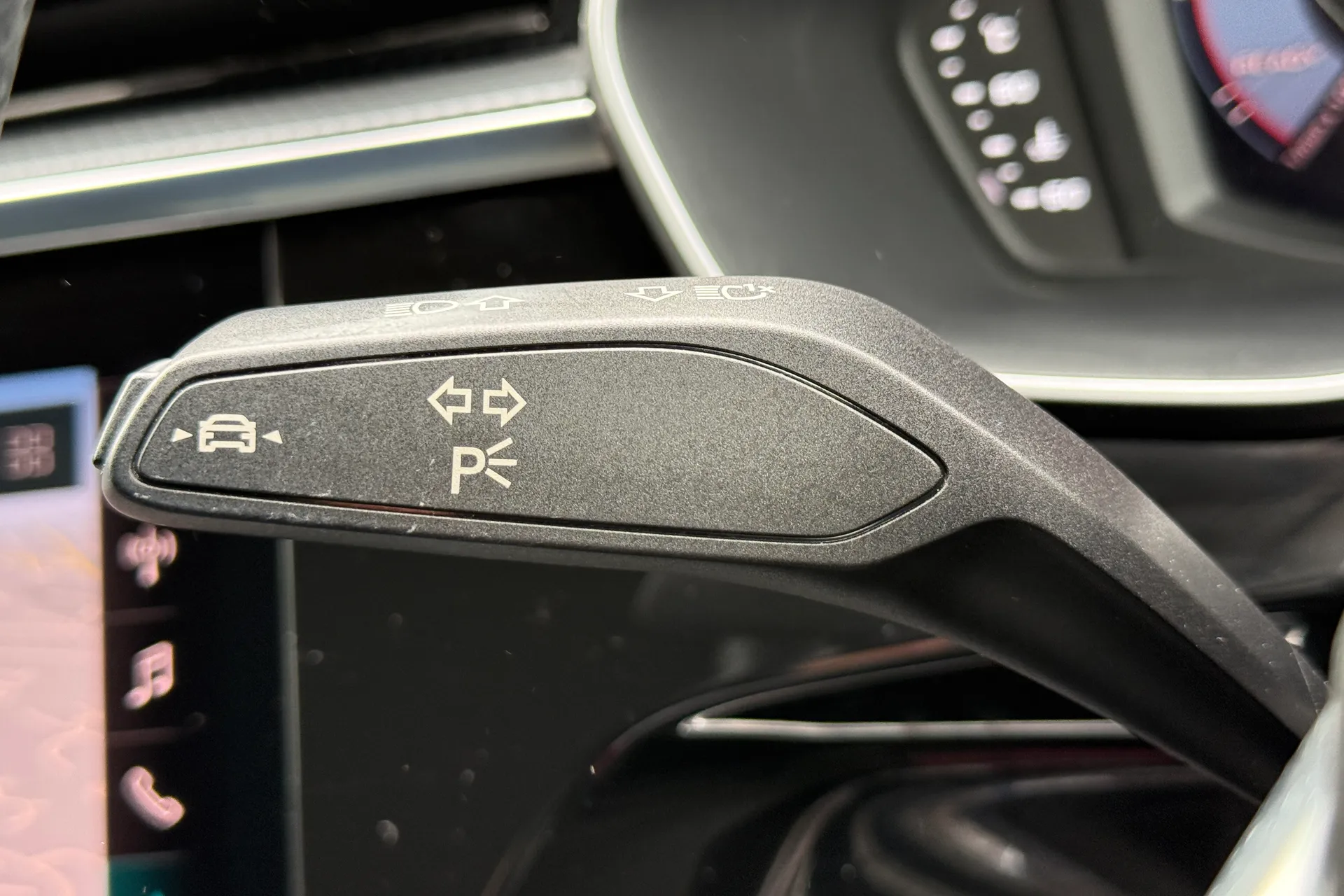 Audi Q3 thumbnail image number 22