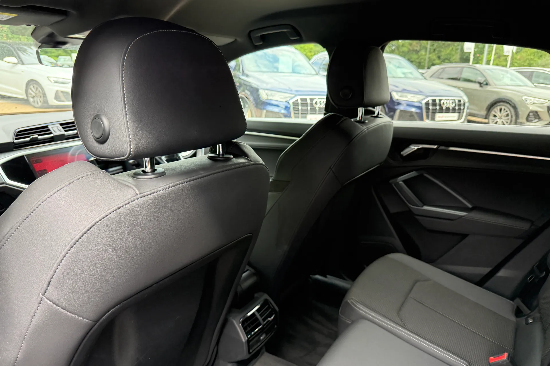 Audi Q3 thumbnail image number 50