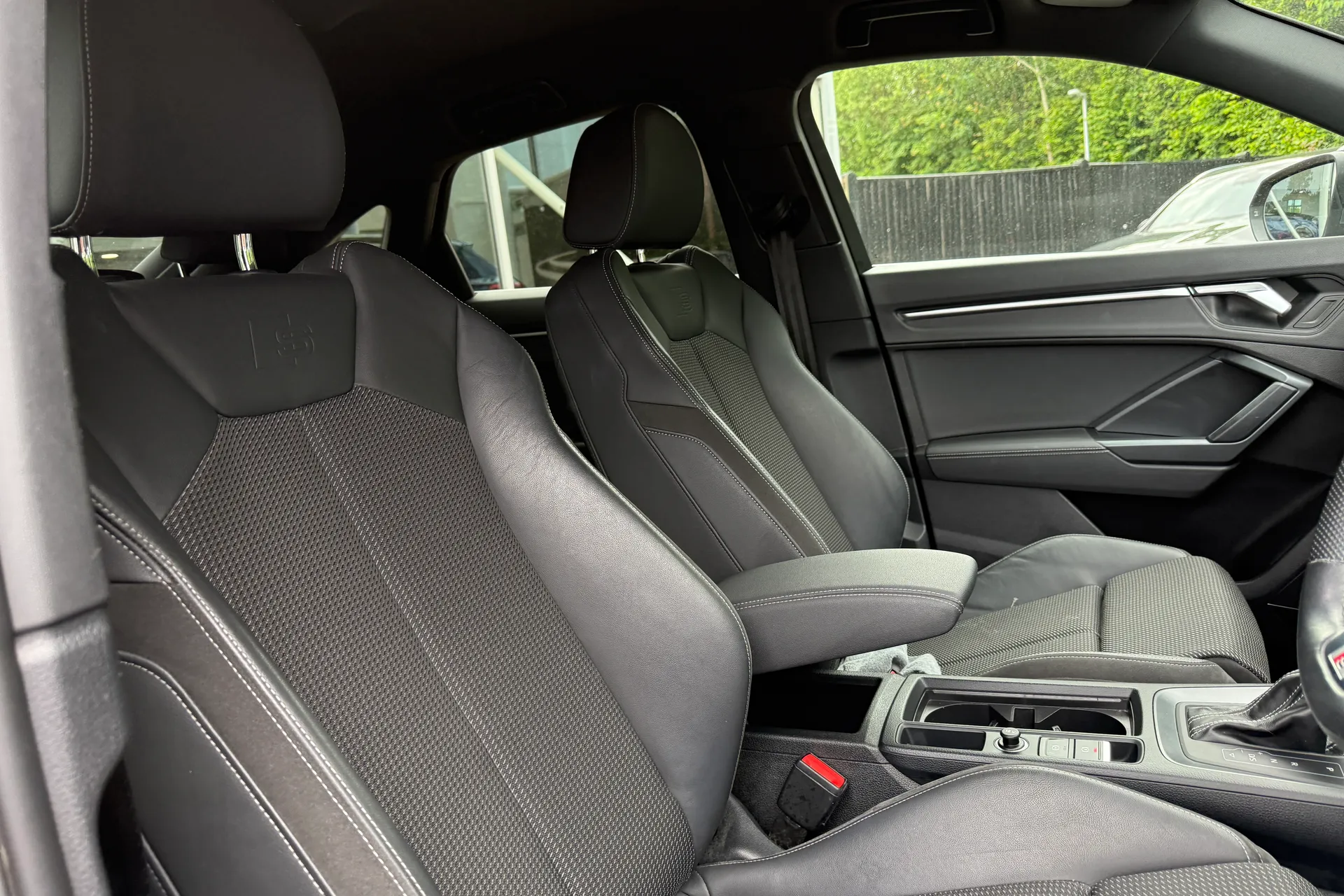 Audi Q3 thumbnail image number 31