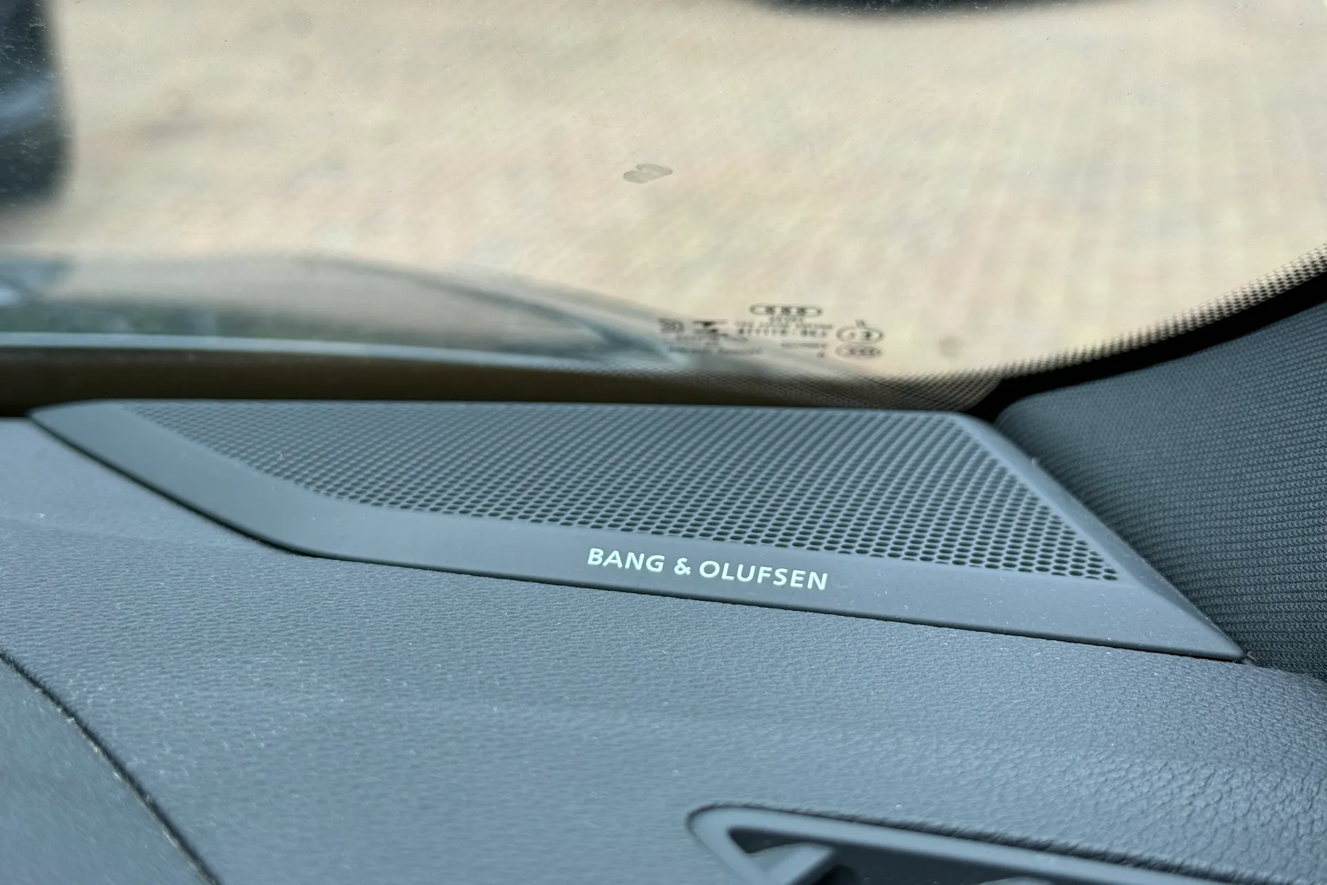 Audi Q3 thumbnail image number 16